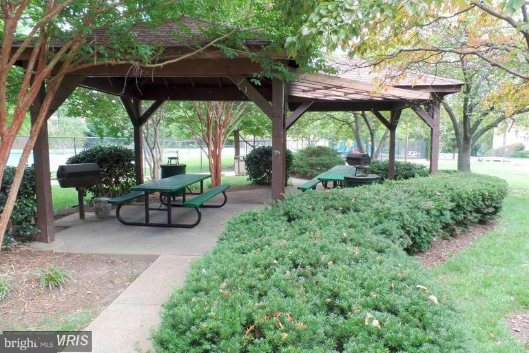 3100 MANCHESTER ST #423, FALLS CHURCH, Virginia 22044, 1 Bedroom Bedrooms, ,1 BathroomBathrooms,Residential,For sale,3100 MANCHESTER ST #423,VAFX2240284 MLS # VAFX2240284