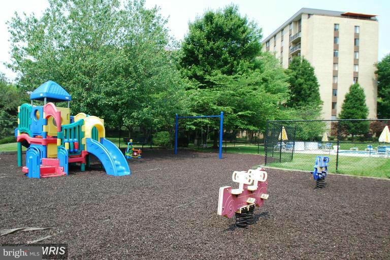 3100 MANCHESTER ST #423, FALLS CHURCH, Virginia 22044, 1 Bedroom Bedrooms, ,1 BathroomBathrooms,Residential,For sale,3100 MANCHESTER ST #423,VAFX2240284 MLS # VAFX2240284