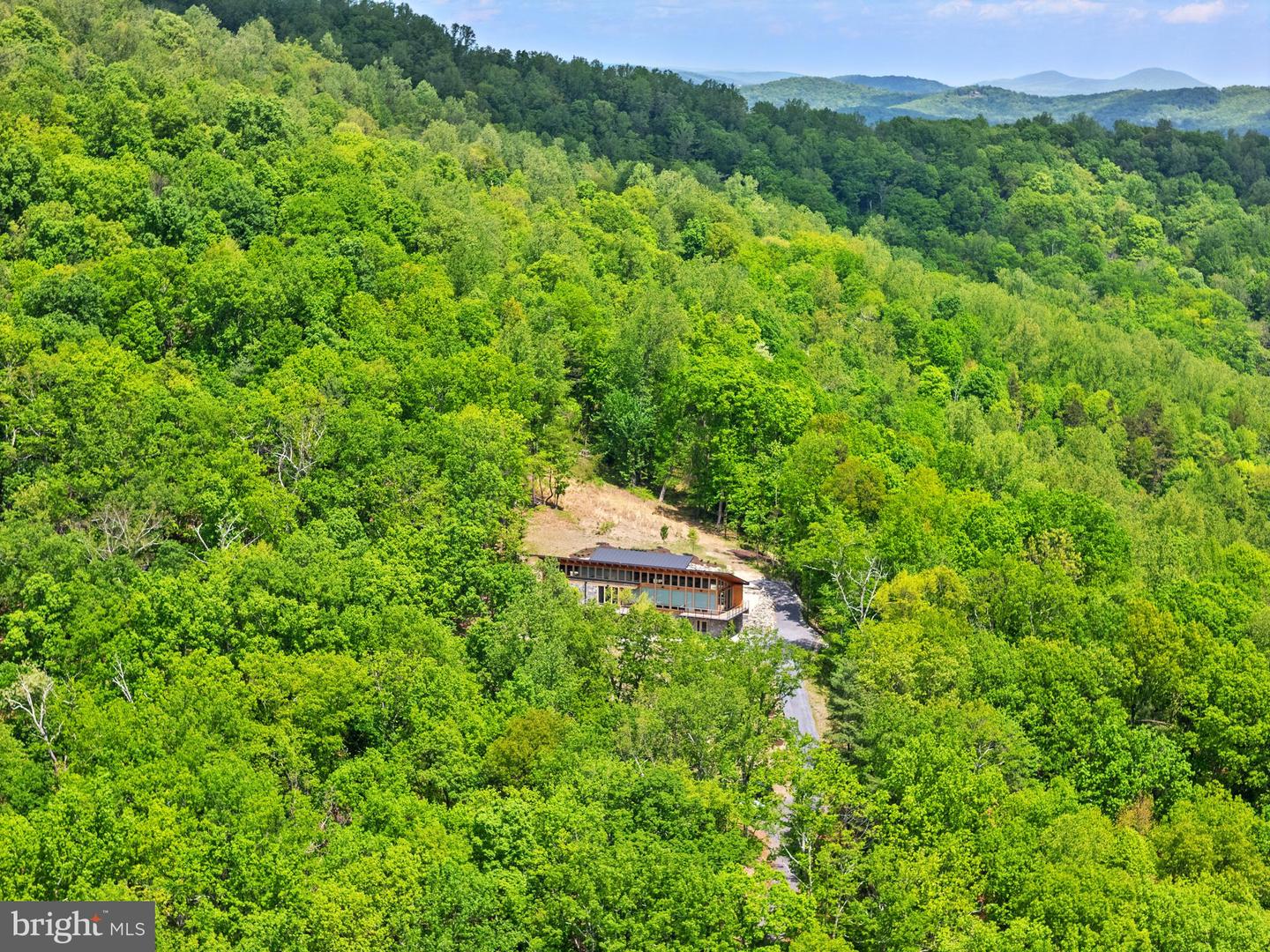 559 BESSIE BELL MOUNTAIN RD, CASTLETON, Virginia 22716, 3 Bedrooms Bedrooms, ,2 BathroomsBathrooms,Residential,For sale,559 BESSIE BELL MOUNTAIN RD,VARP2002080 MLS # VARP2002080