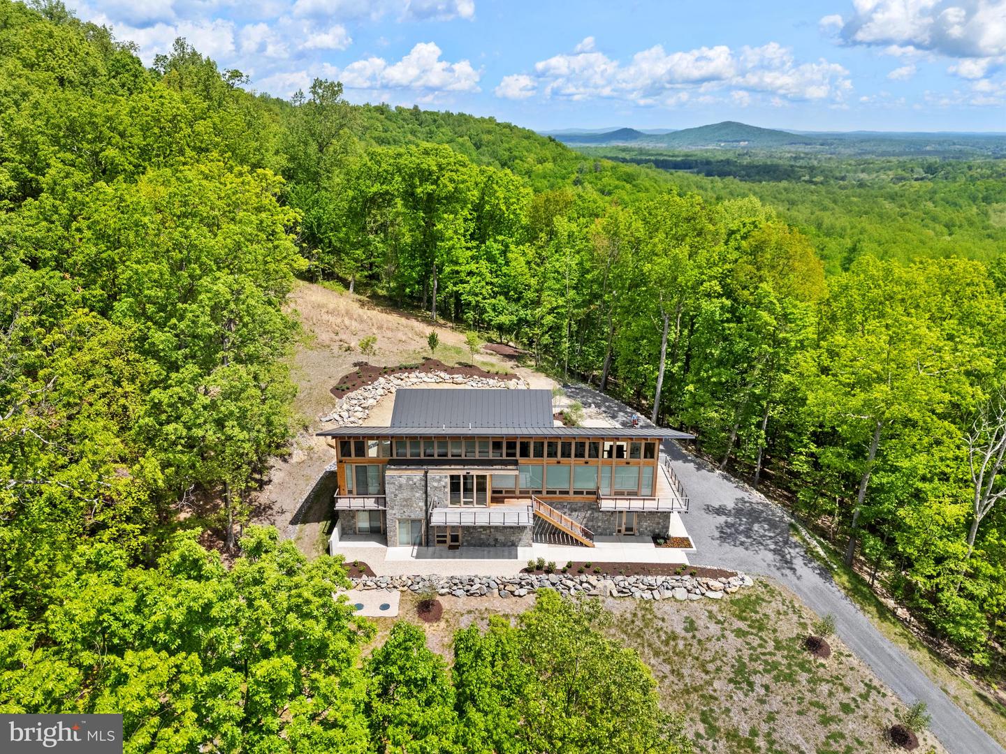 559 BESSIE BELL MOUNTAIN RD, CASTLETON, Virginia 22716, 3 Bedrooms Bedrooms, ,2 BathroomsBathrooms,Residential,For sale,559 BESSIE BELL MOUNTAIN RD,VARP2002080 MLS # VARP2002080