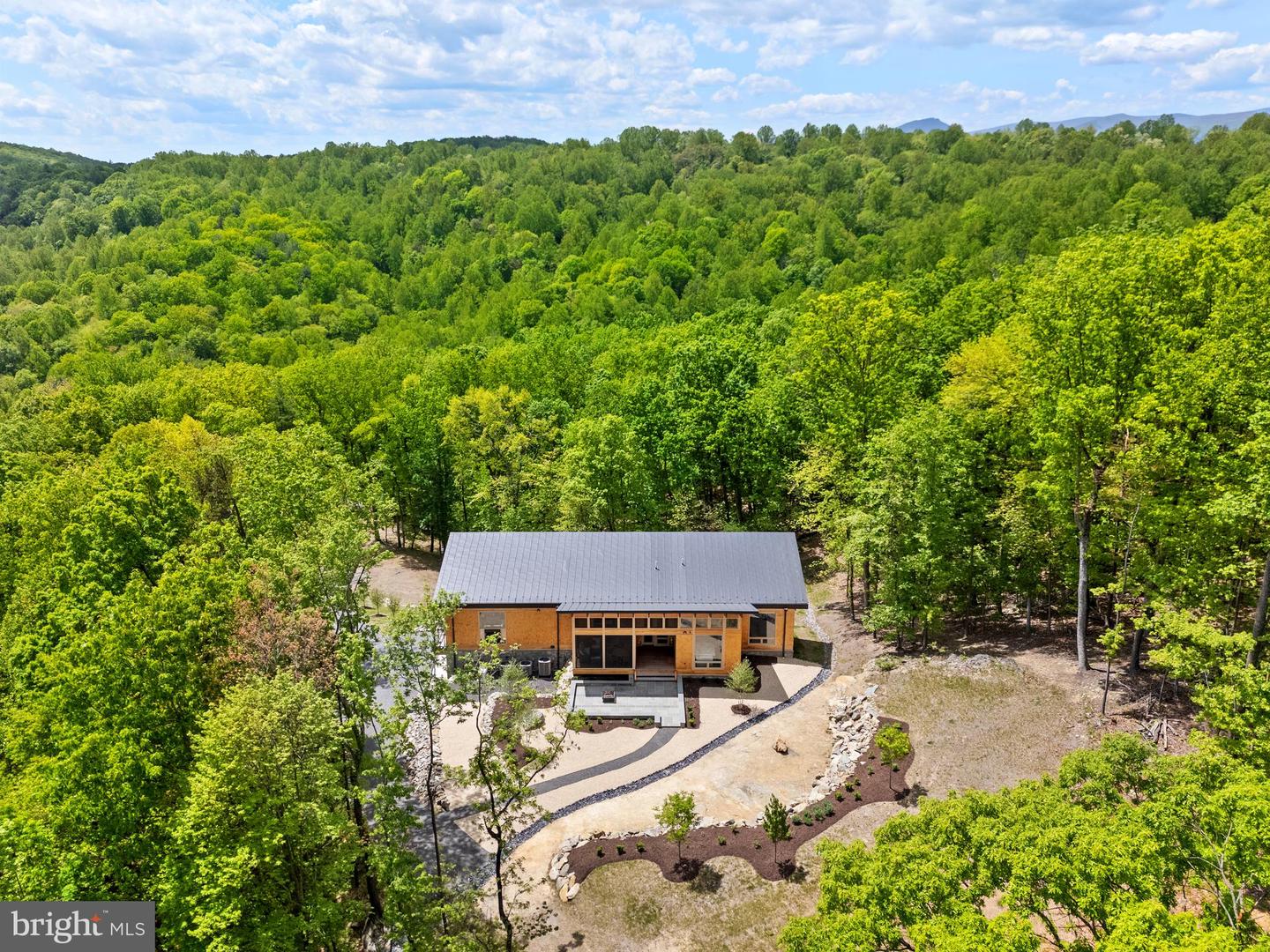559 BESSIE BELL MOUNTAIN RD, CASTLETON, Virginia 22716, 3 Bedrooms Bedrooms, ,2 BathroomsBathrooms,Residential,For sale,559 BESSIE BELL MOUNTAIN RD,VARP2002080 MLS # VARP2002080