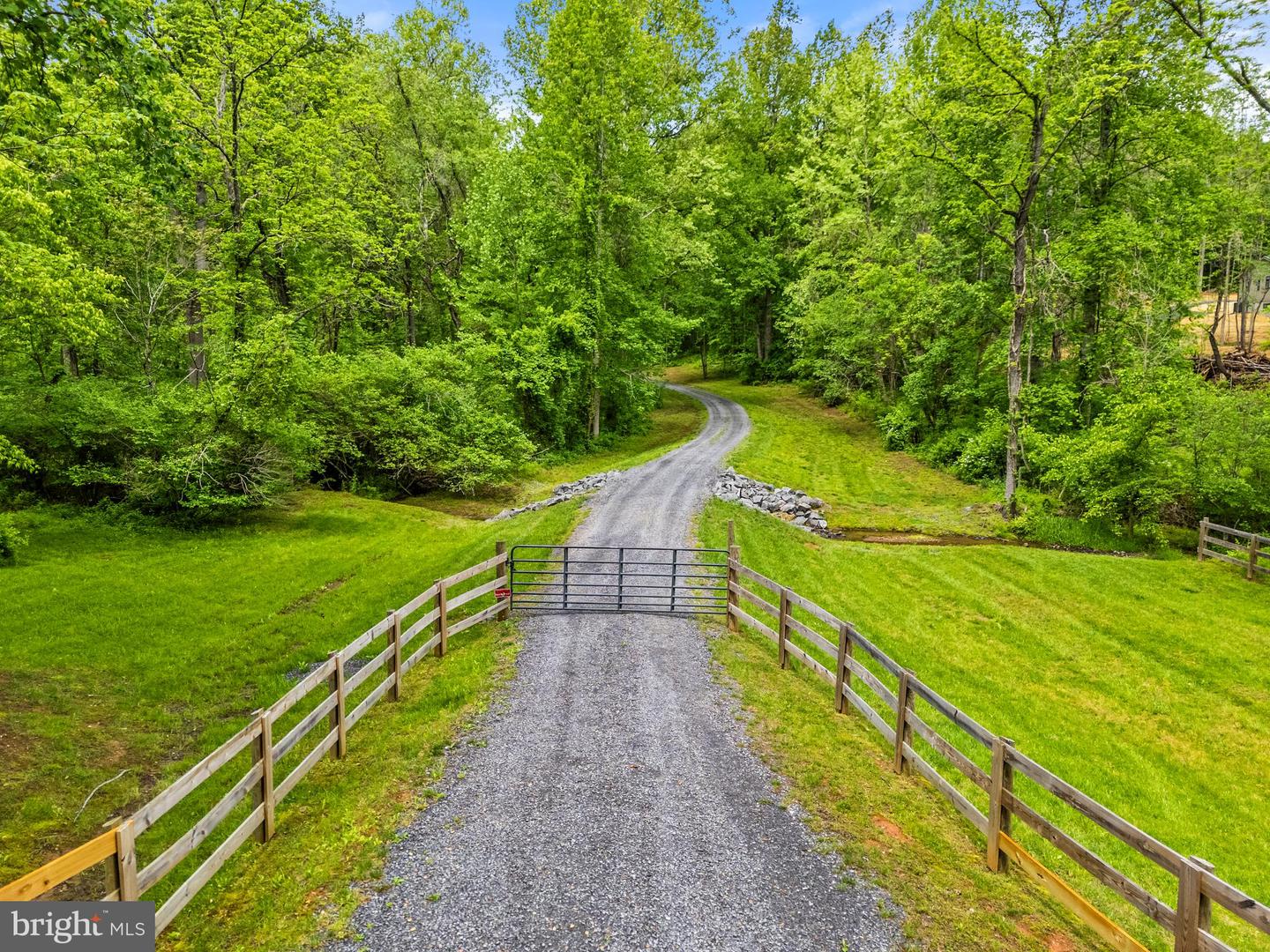 559 BESSIE BELL MOUNTAIN RD, CASTLETON, Virginia 22716, 3 Bedrooms Bedrooms, ,2 BathroomsBathrooms,Residential,For sale,559 BESSIE BELL MOUNTAIN RD,VARP2002080 MLS # VARP2002080