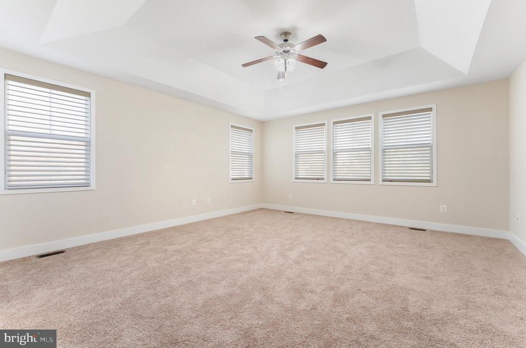 11423 BLUFFS RDG, SPOTSYLVANIA, Virginia 22551, 5 Bedrooms Bedrooms, ,4 BathroomsBathrooms,Residential,11423 BLUFFS RDG,VASP2031732 MLS # VASP2031732