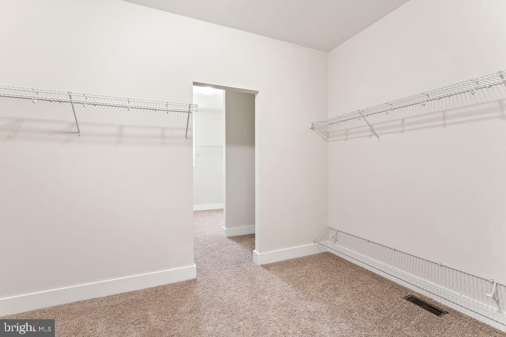 11423 BLUFFS RDG, SPOTSYLVANIA, Virginia 22551, 5 Bedrooms Bedrooms, ,4 BathroomsBathrooms,Residential,11423 BLUFFS RDG,VASP2031732 MLS # VASP2031732