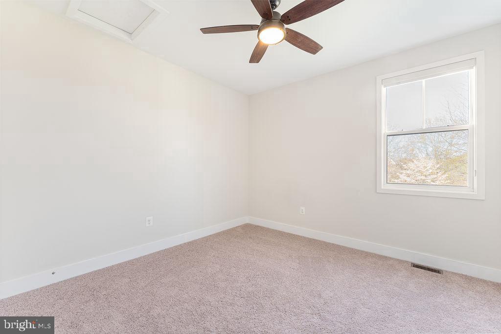 11423 BLUFFS RDG, SPOTSYLVANIA, Virginia 22551, 5 Bedrooms Bedrooms, ,4 BathroomsBathrooms,Residential,11423 BLUFFS RDG,VASP2031732 MLS # VASP2031732