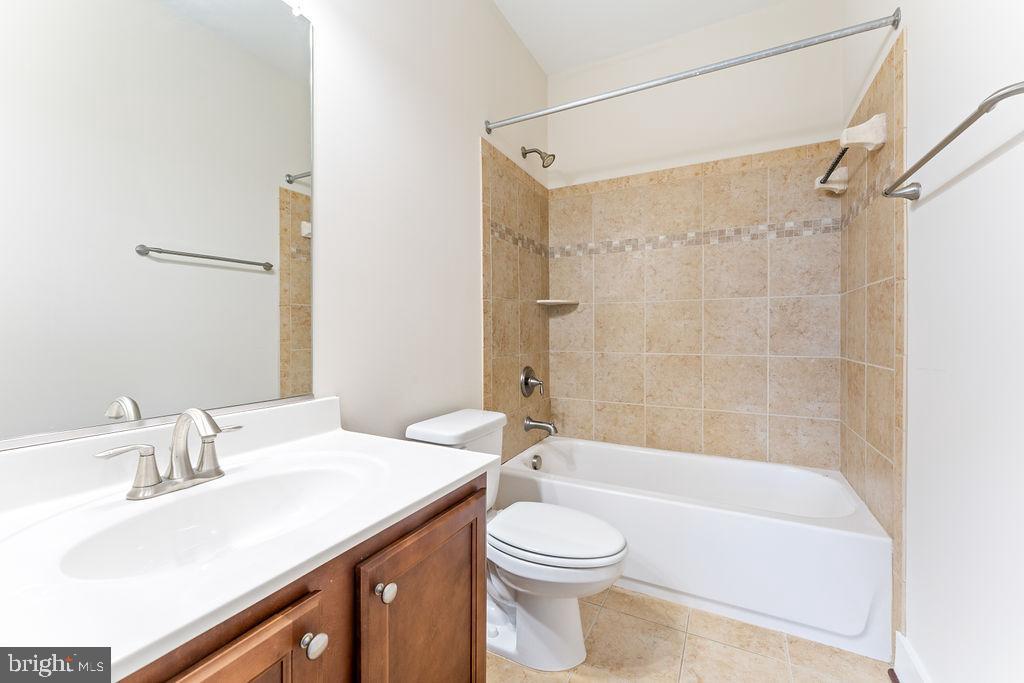 11423 BLUFFS RDG, SPOTSYLVANIA, Virginia 22551, 5 Bedrooms Bedrooms, ,4 BathroomsBathrooms,Residential,11423 BLUFFS RDG,VASP2031732 MLS # VASP2031732