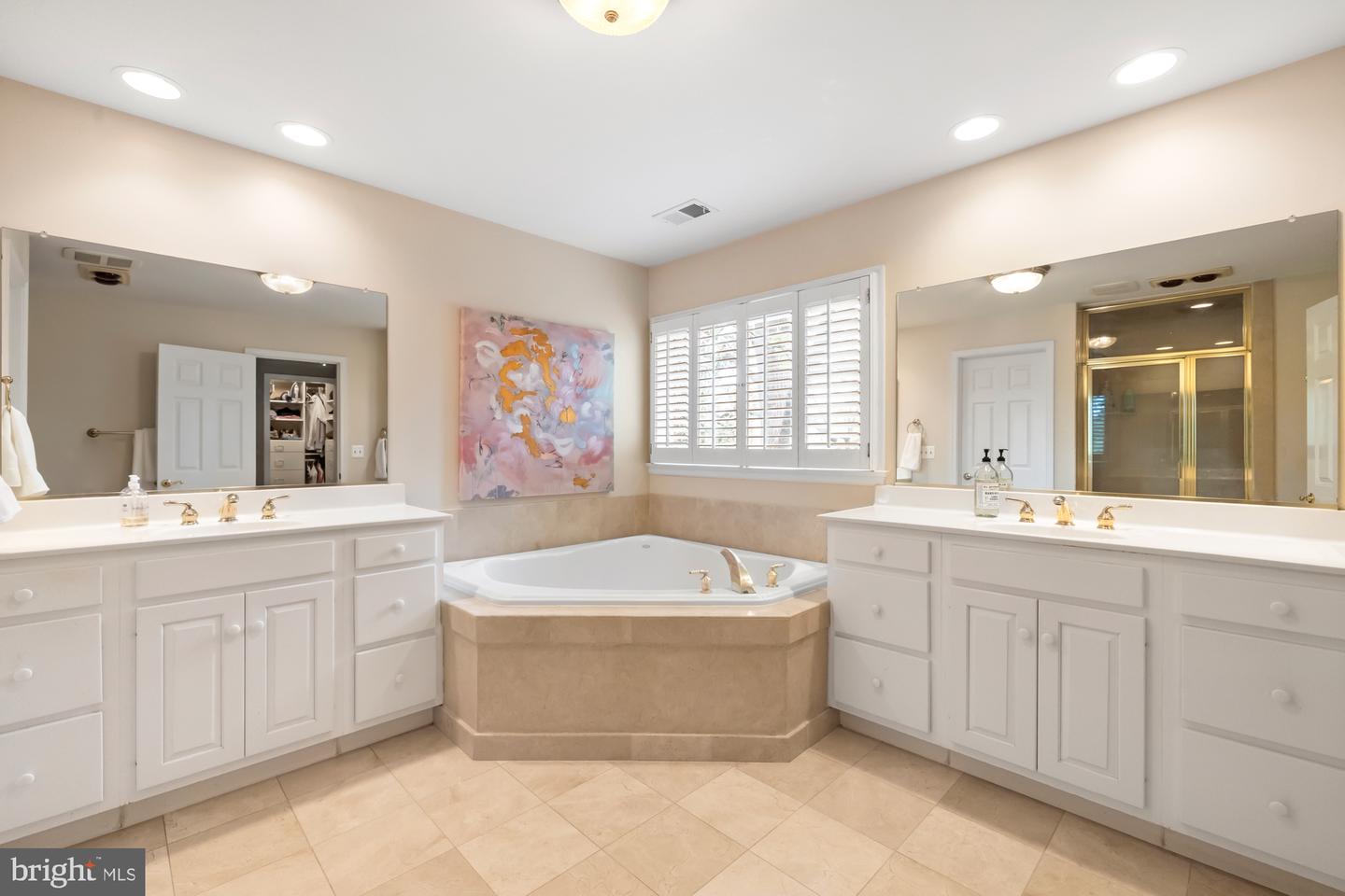 2728 MCKINLEY ST NW, WASHINGTON, District Of Columbia 20015, 5 Bedrooms Bedrooms, ,4 BathroomsBathrooms,Residential,For sale,2728 MCKINLEY ST NW,DCDC2196810 MLS # DCDC2196810