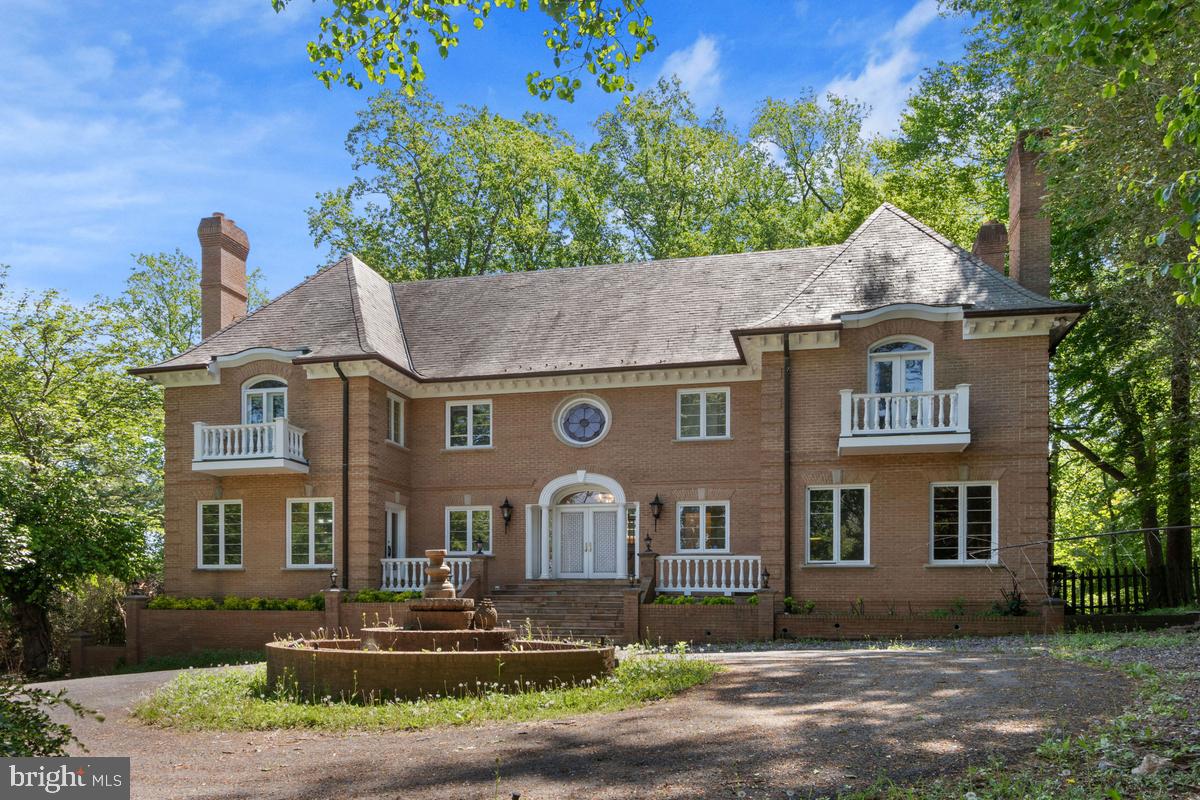 613 RIVERCREST DR, MCLEAN, Virginia 22101, 6 Bedrooms Bedrooms, ,6 BathroomsBathrooms,Residential,For sale,613 RIVERCREST DR,VAFX2235930 MLS # VAFX2235930