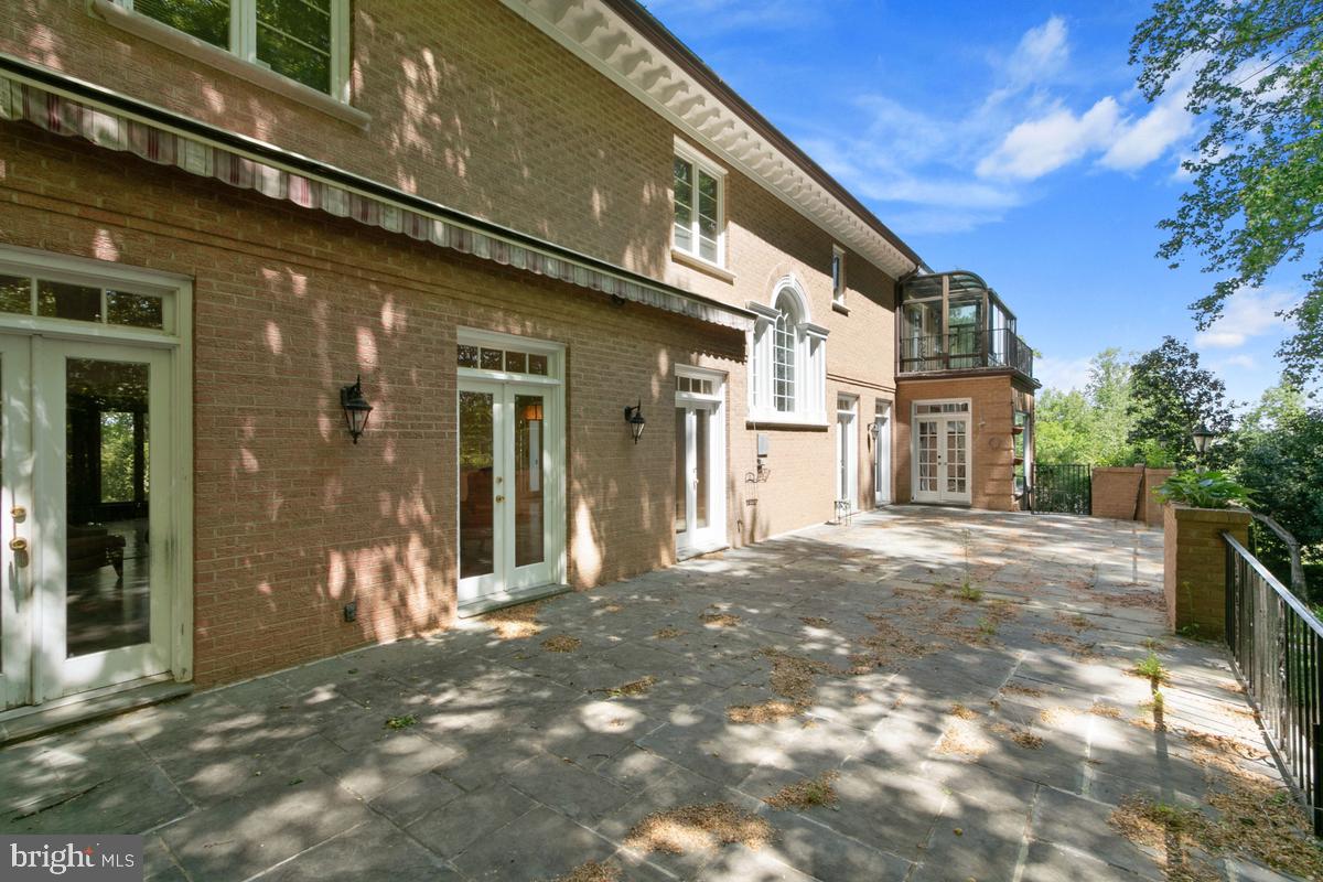 613 RIVERCREST DR, MCLEAN, Virginia 22101, 6 Bedrooms Bedrooms, ,6 BathroomsBathrooms,Residential,For sale,613 RIVERCREST DR,VAFX2235930 MLS # VAFX2235930