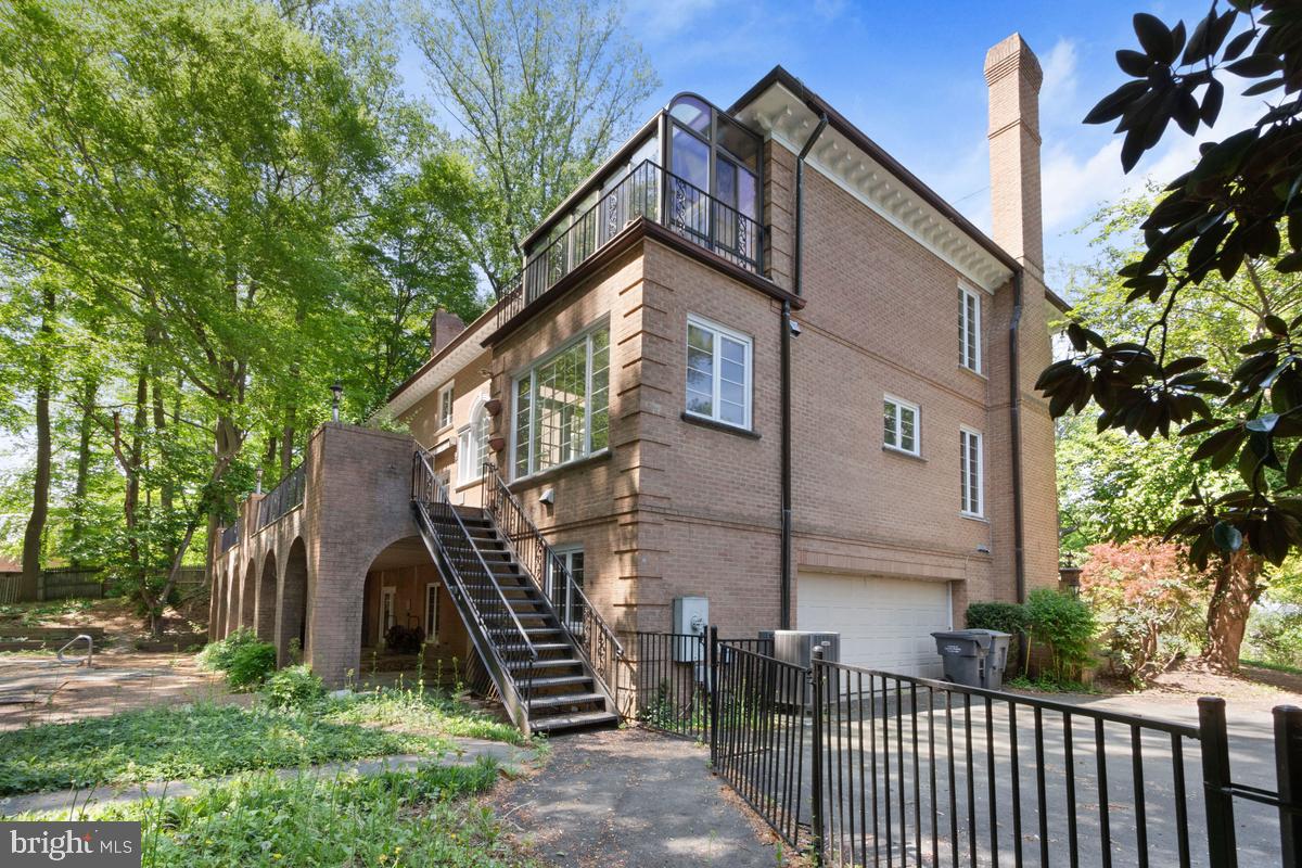 613 RIVERCREST DR, MCLEAN, Virginia 22101, 6 Bedrooms Bedrooms, ,6 BathroomsBathrooms,Residential,For sale,613 RIVERCREST DR,VAFX2235930 MLS # VAFX2235930