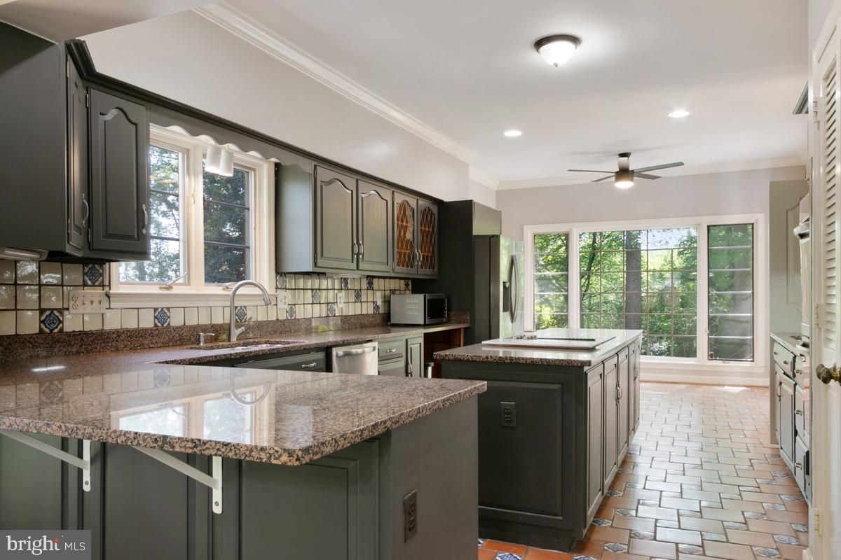 613 RIVERCREST DR, MCLEAN, Virginia 22101, 6 Bedrooms Bedrooms, ,6 BathroomsBathrooms,Residential,For sale,613 RIVERCREST DR,VAFX2235930 MLS # VAFX2235930