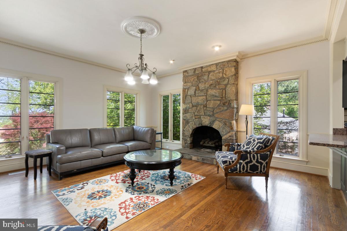 613 RIVERCREST DR, MCLEAN, Virginia 22101, 6 Bedrooms Bedrooms, ,6 BathroomsBathrooms,Residential,For sale,613 RIVERCREST DR,VAFX2235930 MLS # VAFX2235930