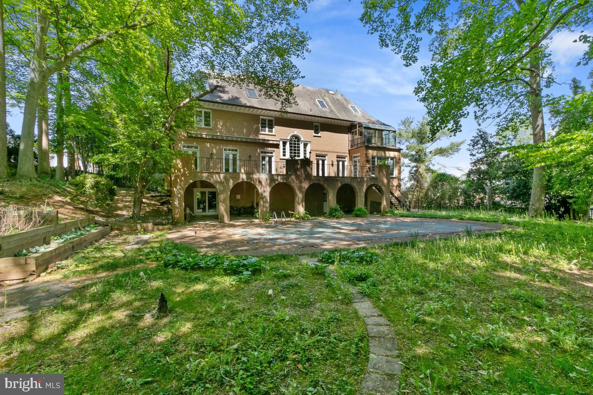 613 RIVERCREST DR, MCLEAN, Virginia 22101, 6 Bedrooms Bedrooms, ,6 BathroomsBathrooms,Residential,For sale,613 RIVERCREST DR,VAFX2235930 MLS # VAFX2235930