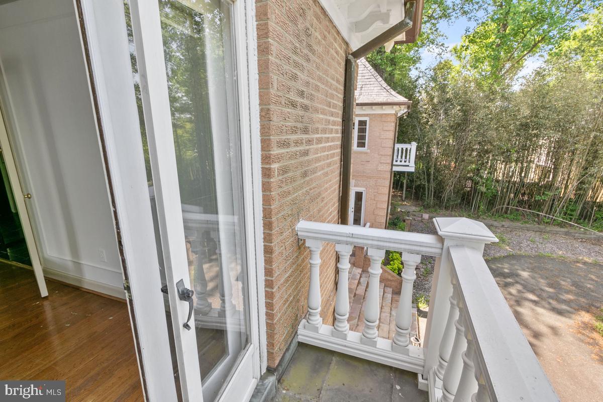 613 RIVERCREST DR, MCLEAN, Virginia 22101, 6 Bedrooms Bedrooms, ,6 BathroomsBathrooms,Residential,For sale,613 RIVERCREST DR,VAFX2235930 MLS # VAFX2235930