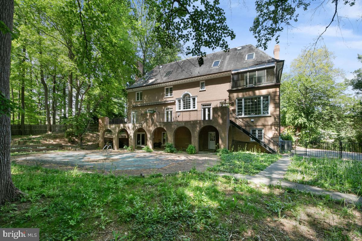 613 RIVERCREST DR, MCLEAN, Virginia 22101, 6 Bedrooms Bedrooms, ,6 BathroomsBathrooms,Residential,For sale,613 RIVERCREST DR,VAFX2235930 MLS # VAFX2235930