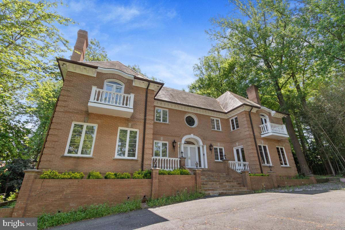 613 RIVERCREST DR, MCLEAN, Virginia 22101, 6 Bedrooms Bedrooms, ,6 BathroomsBathrooms,Residential,For sale,613 RIVERCREST DR,VAFX2235930 MLS # VAFX2235930