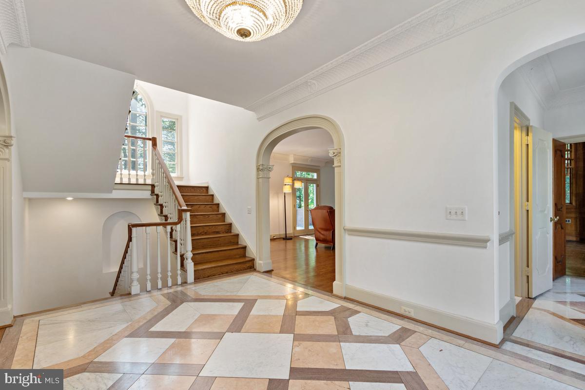 613 RIVERCREST DR, MCLEAN, Virginia 22101, 6 Bedrooms Bedrooms, ,6 BathroomsBathrooms,Residential,For sale,613 RIVERCREST DR,VAFX2235930 MLS # VAFX2235930