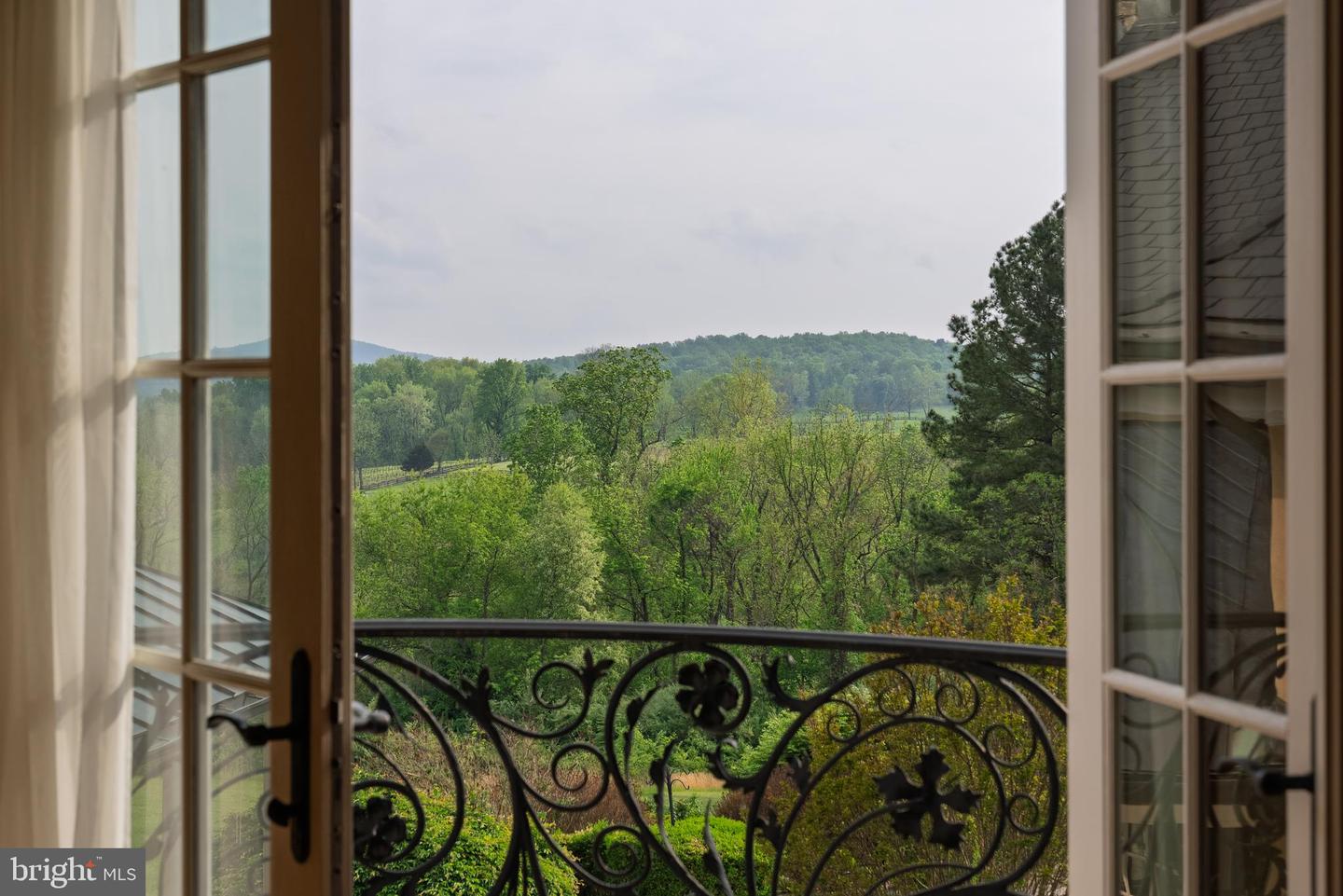 38793 CHELTEN LN, MIDDLEBURG, Virginia 20117, 5 Bedrooms Bedrooms, ,8 BathroomsBathrooms,Residential,For sale,38793 CHELTEN LN,VALO2094274 MLS # VALO2094274