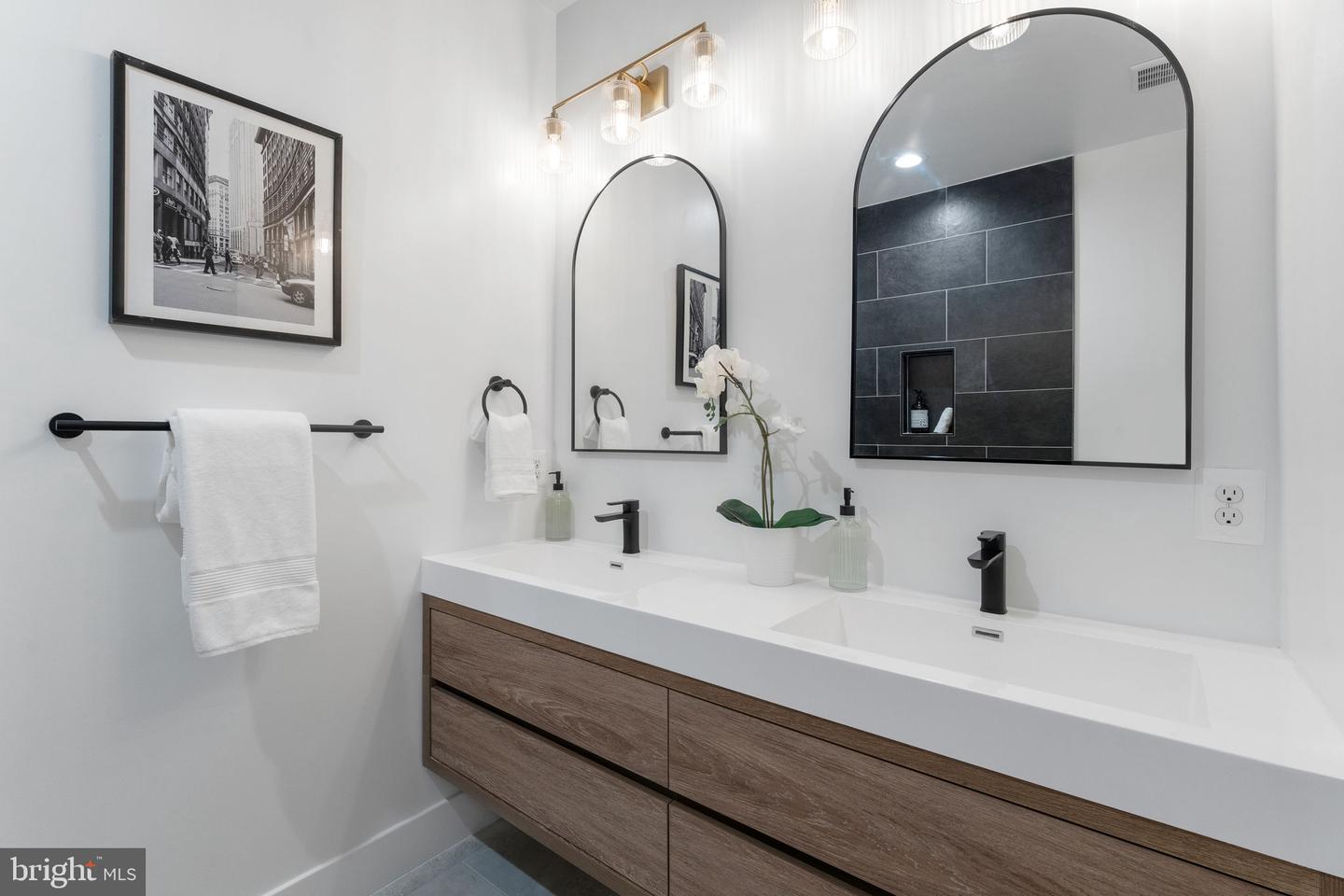 143 13TH ST NE, WASHINGTON, District Of Columbia 20002, 5 Bedrooms Bedrooms, ,3 BathroomsBathrooms,Residential,For sale,143 13TH ST NE,DCDC2197752 MLS # DCDC2197752