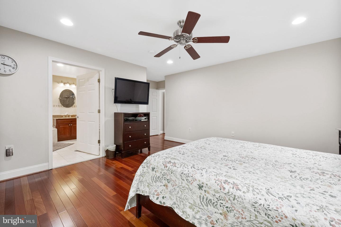 1016 COTTAGE ST SW, VIENNA, Virginia 22180, 5 Bedrooms Bedrooms, ,5 BathroomsBathrooms,Residential,For sale,1016 COTTAGE ST SW,VAFX2237502 MLS # VAFX2237502