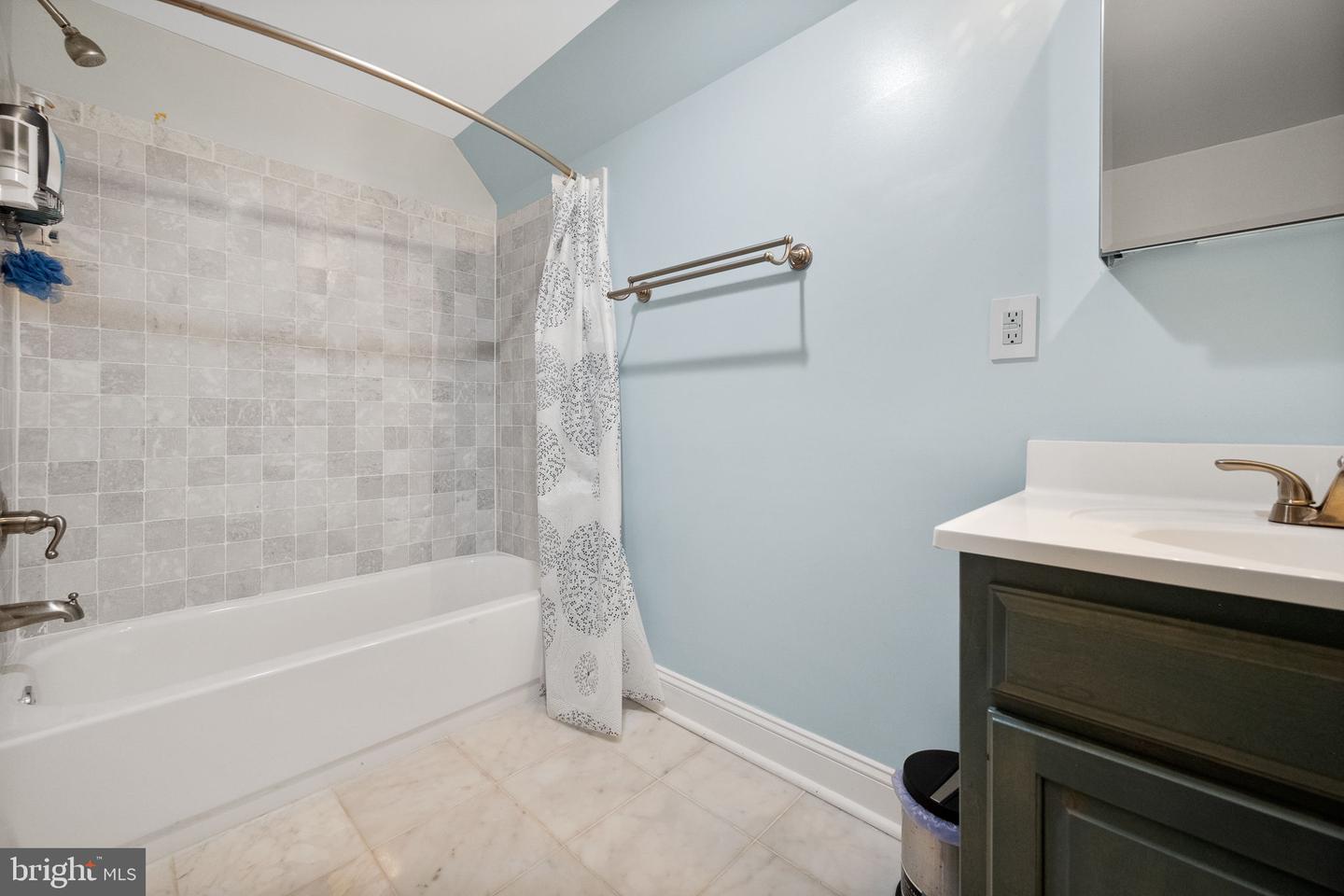 1016 COTTAGE ST SW, VIENNA, Virginia 22180, 5 Bedrooms Bedrooms, ,5 BathroomsBathrooms,Residential,For sale,1016 COTTAGE ST SW,VAFX2237502 MLS # VAFX2237502
