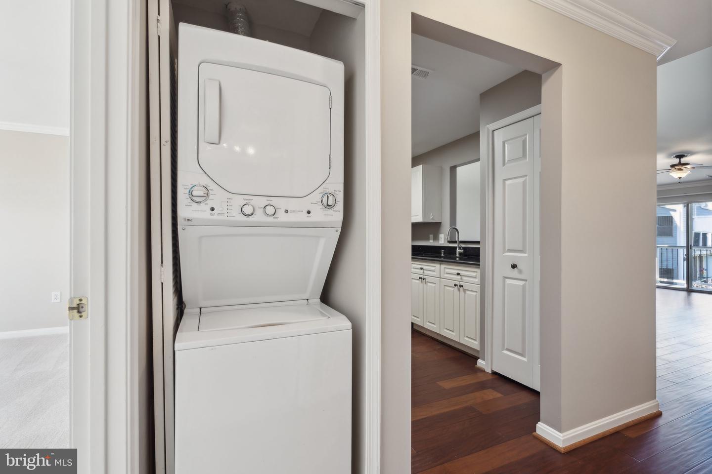 20583 SNOWSHOE SQ #301, ASHBURN, Virginia 20147, 2 Bedrooms Bedrooms, ,2 BathroomsBathrooms,Residential,For sale,20583 SNOWSHOE SQ #301,VALO2095186 MLS # VALO2095186