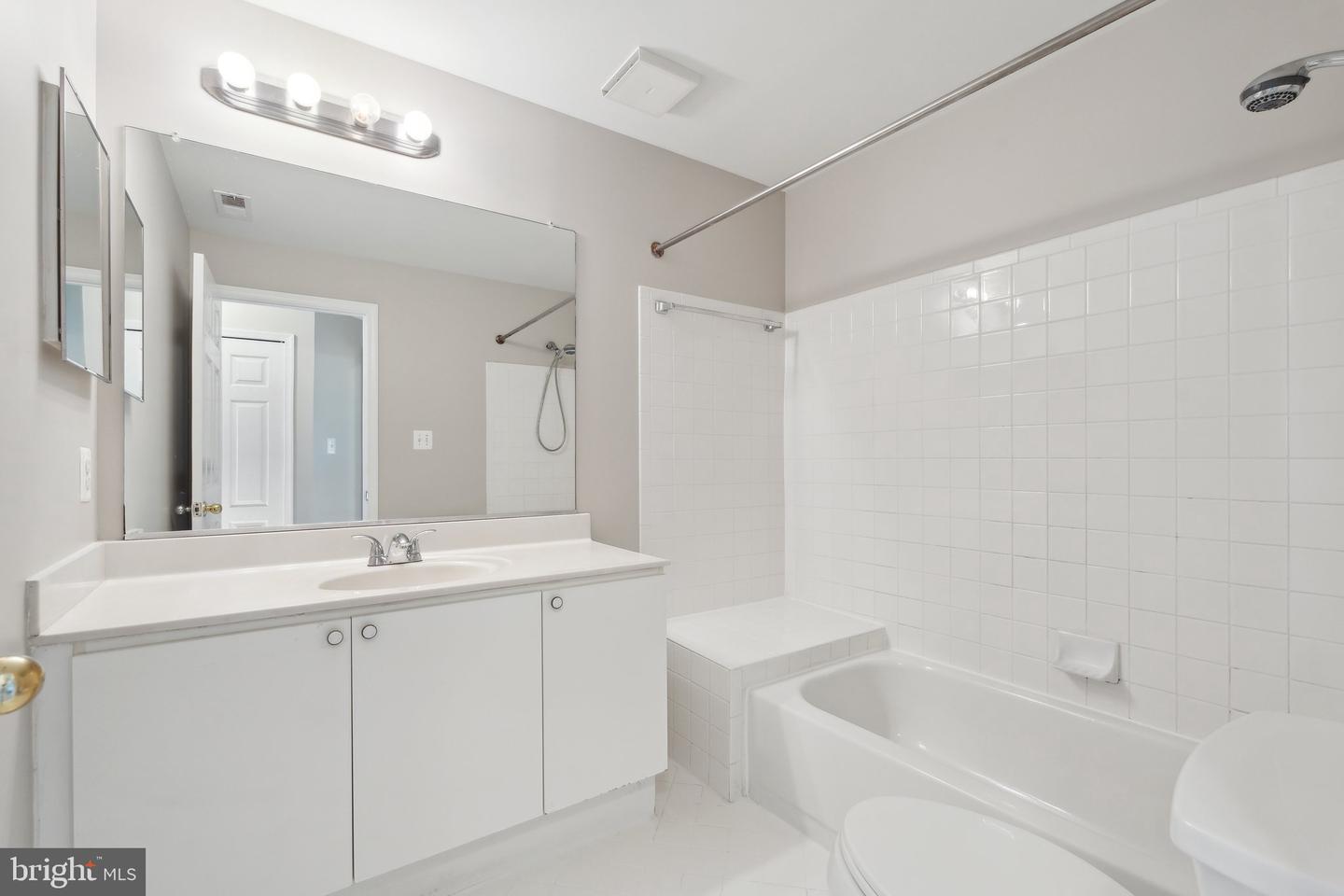 20583 SNOWSHOE SQ #301, ASHBURN, Virginia 20147, 2 Bedrooms Bedrooms, ,2 BathroomsBathrooms,Residential,For sale,20583 SNOWSHOE SQ #301,VALO2095186 MLS # VALO2095186