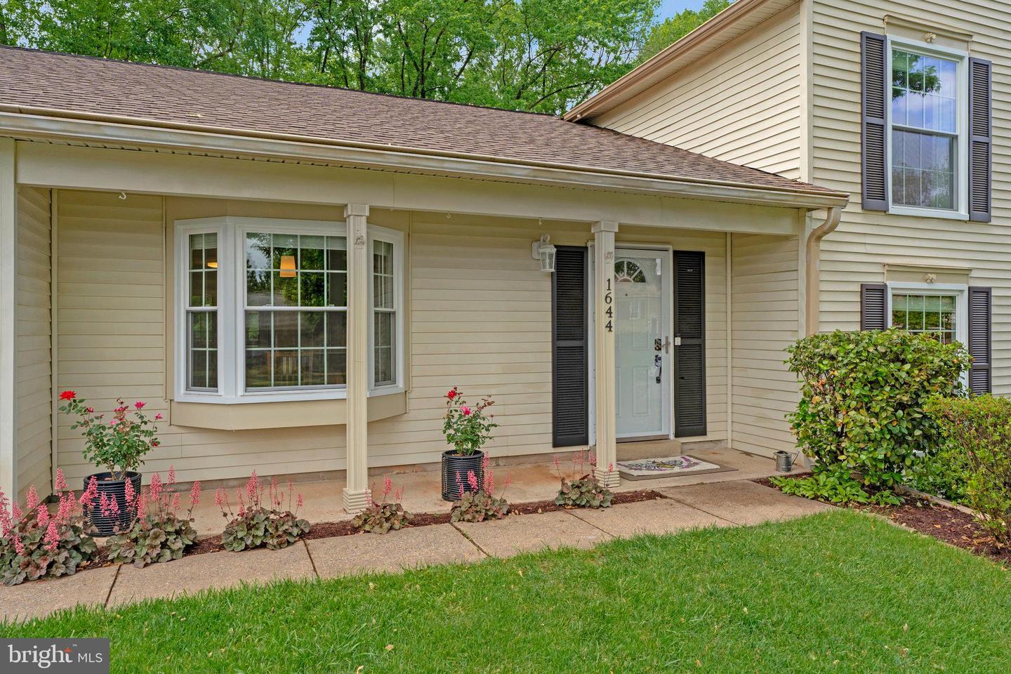 1644 SADLERS WELLS, HERNDON, Virginia 20170, 4 Bedrooms Bedrooms, ,2 BathroomsBathrooms,Residential,For sale,1644 SADLERS WELLS,VAFX2237972 MLS # VAFX2237972