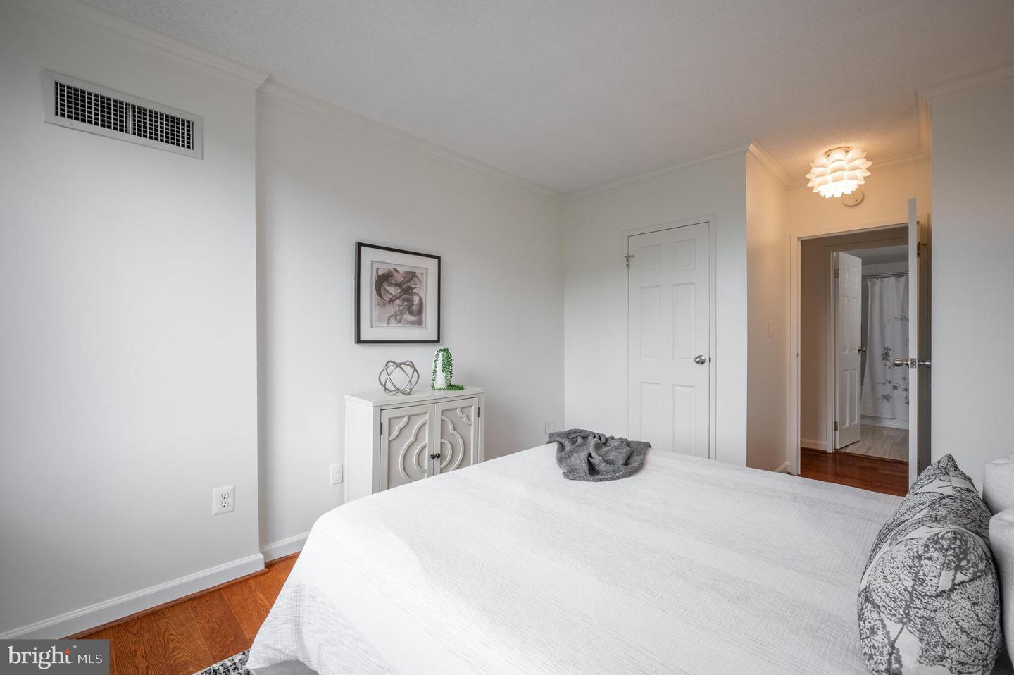 5500 HOLMES RUN PKWY #418, ALEXANDRIA, Virginia 22304, 1 Bedroom Bedrooms, ,1 BathroomBathrooms,Residential,For sale,5500 HOLMES RUN PKWY #418,VAAX2044964 MLS # VAAX2044964