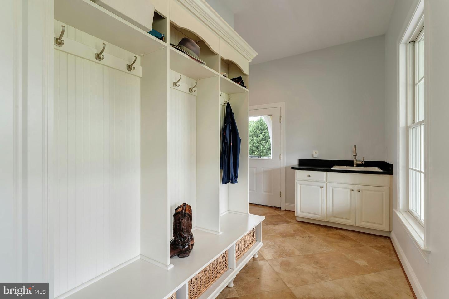 39918 LOOKOUT LN, WATERFORD, Virginia 20197, 4 Bedrooms Bedrooms, ,4 BathroomsBathrooms,Residential,For sale,39918 LOOKOUT LN,VALO2095864 MLS # VALO2095864