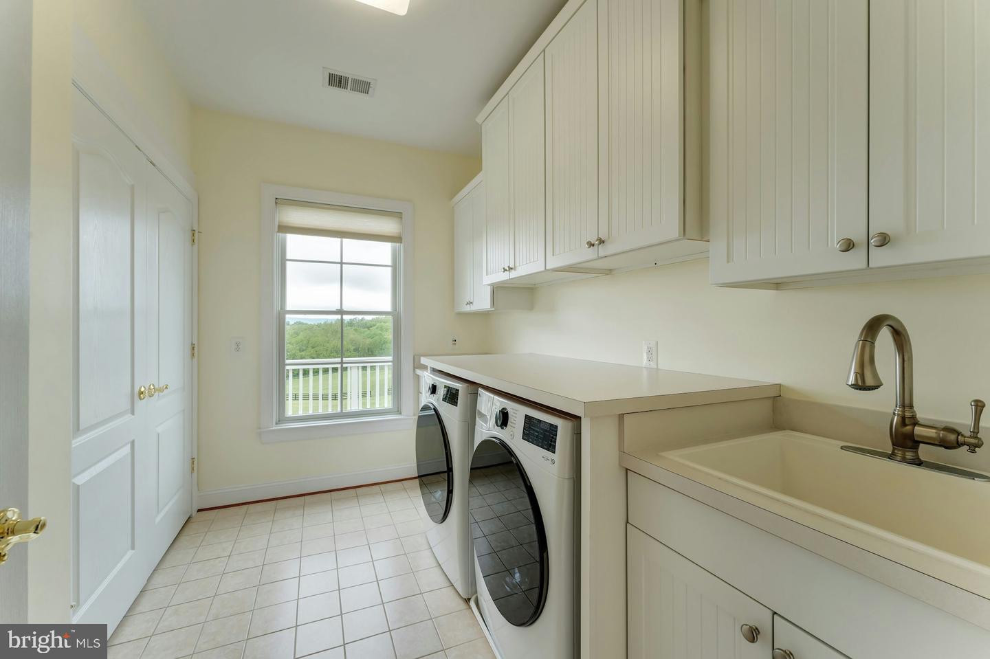 39918 LOOKOUT LN, WATERFORD, Virginia 20197, 4 Bedrooms Bedrooms, ,4 BathroomsBathrooms,Residential,For sale,39918 LOOKOUT LN,VALO2095864 MLS # VALO2095864