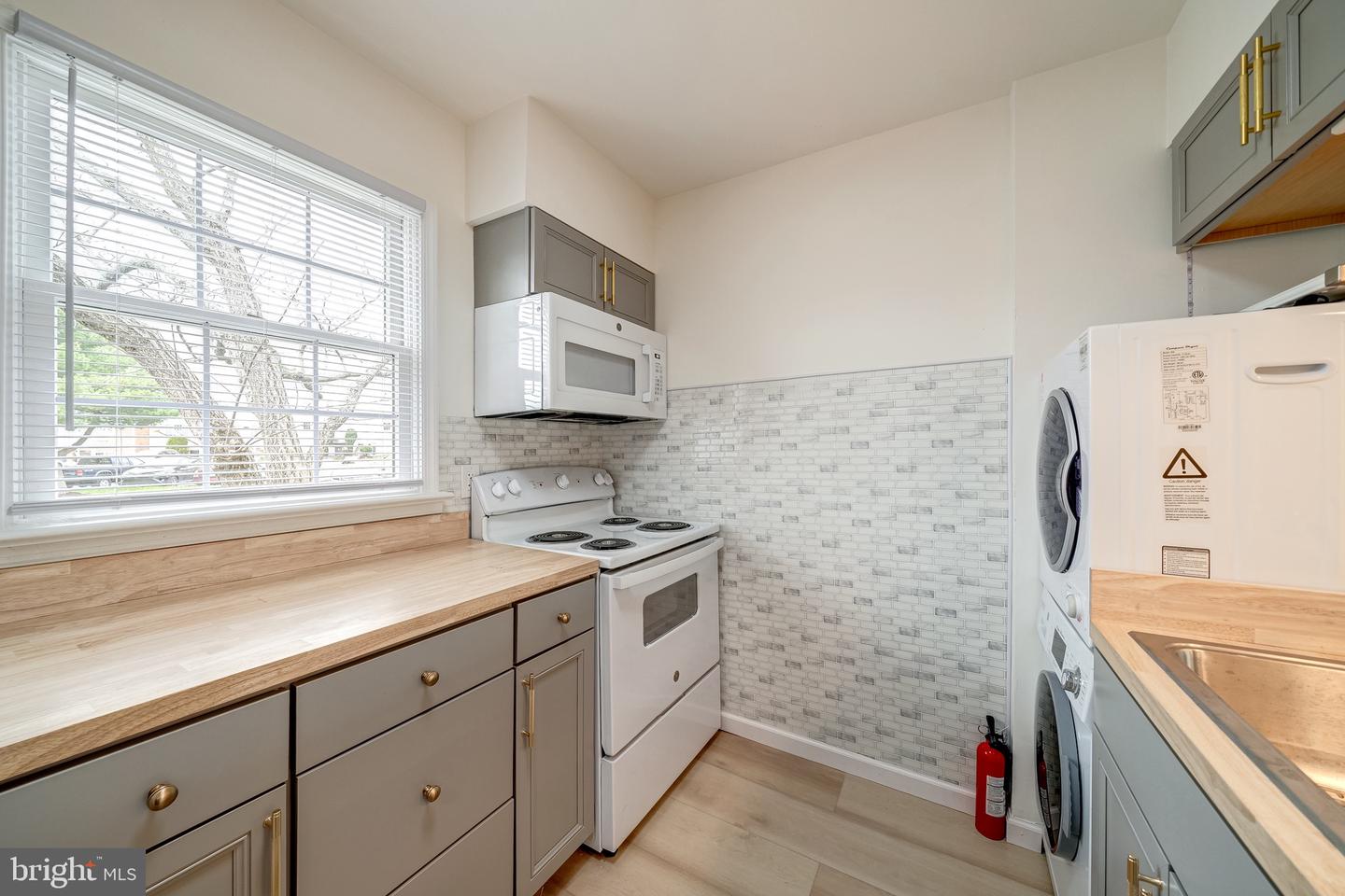 14419 COOL OAK LN, CENTREVILLE, Virginia 20121, 2 Bedrooms Bedrooms, ,1 BathroomBathrooms,Residential,For sale,14419 COOL OAK LN,VAFX2239456 MLS # VAFX2239456