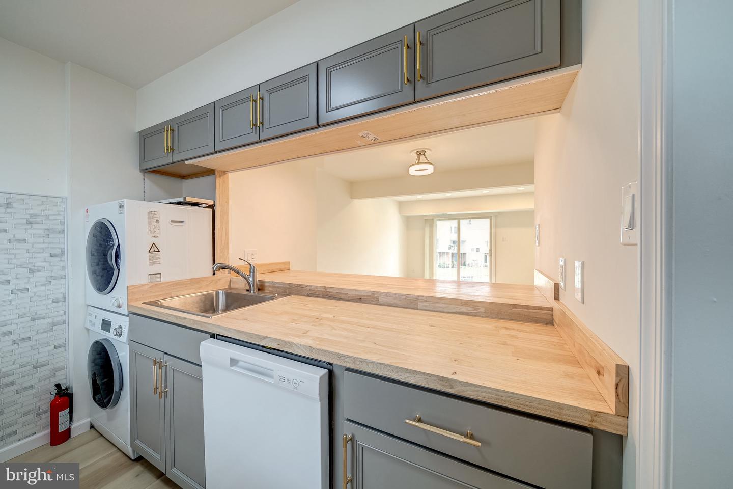 14419 COOL OAK LN, CENTREVILLE, Virginia 20121, 2 Bedrooms Bedrooms, ,1 BathroomBathrooms,Residential,For sale,14419 COOL OAK LN,VAFX2239456 MLS # VAFX2239456