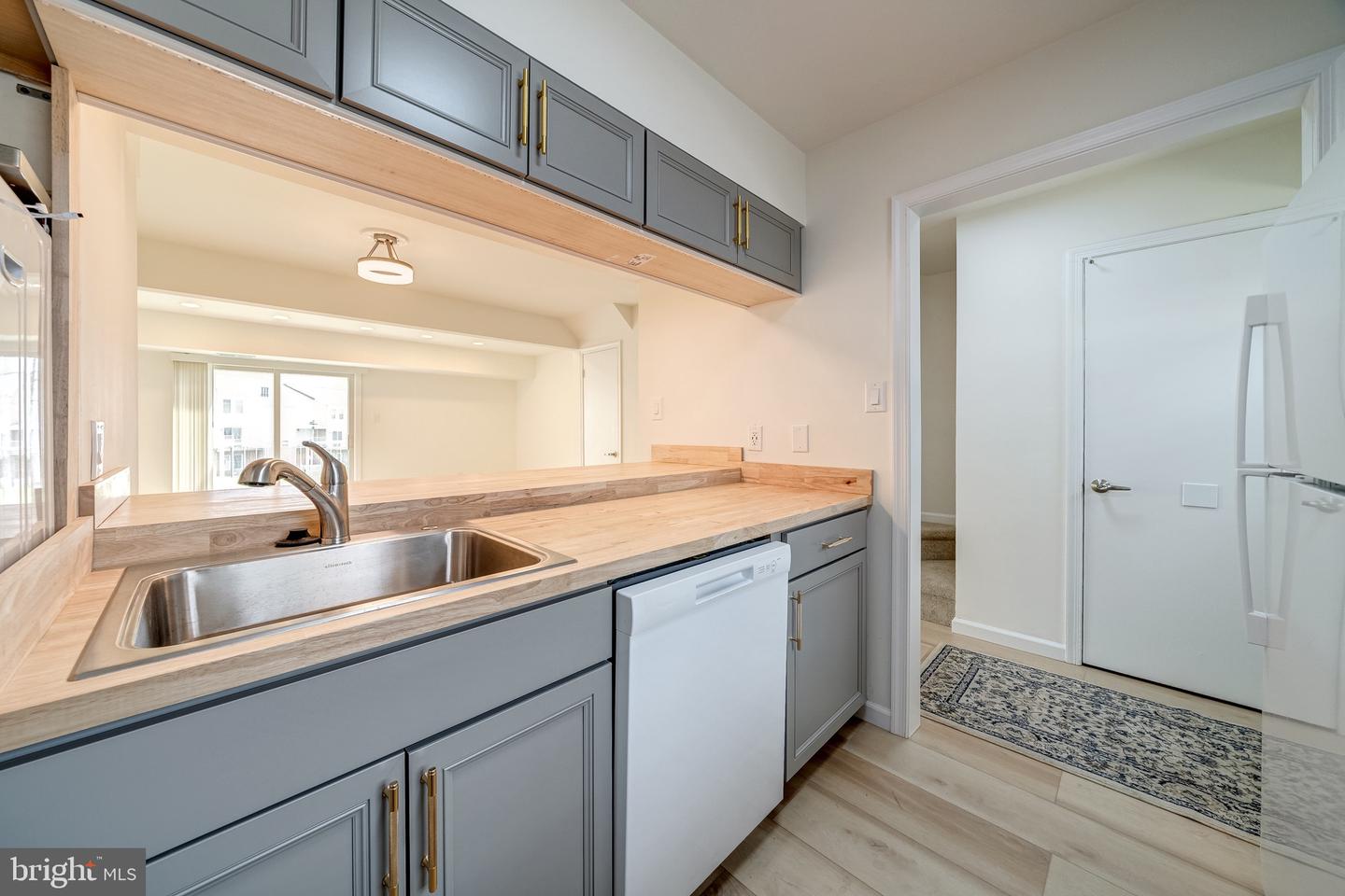 14419 COOL OAK LN, CENTREVILLE, Virginia 20121, 2 Bedrooms Bedrooms, ,1 BathroomBathrooms,Residential,For sale,14419 COOL OAK LN,VAFX2239456 MLS # VAFX2239456