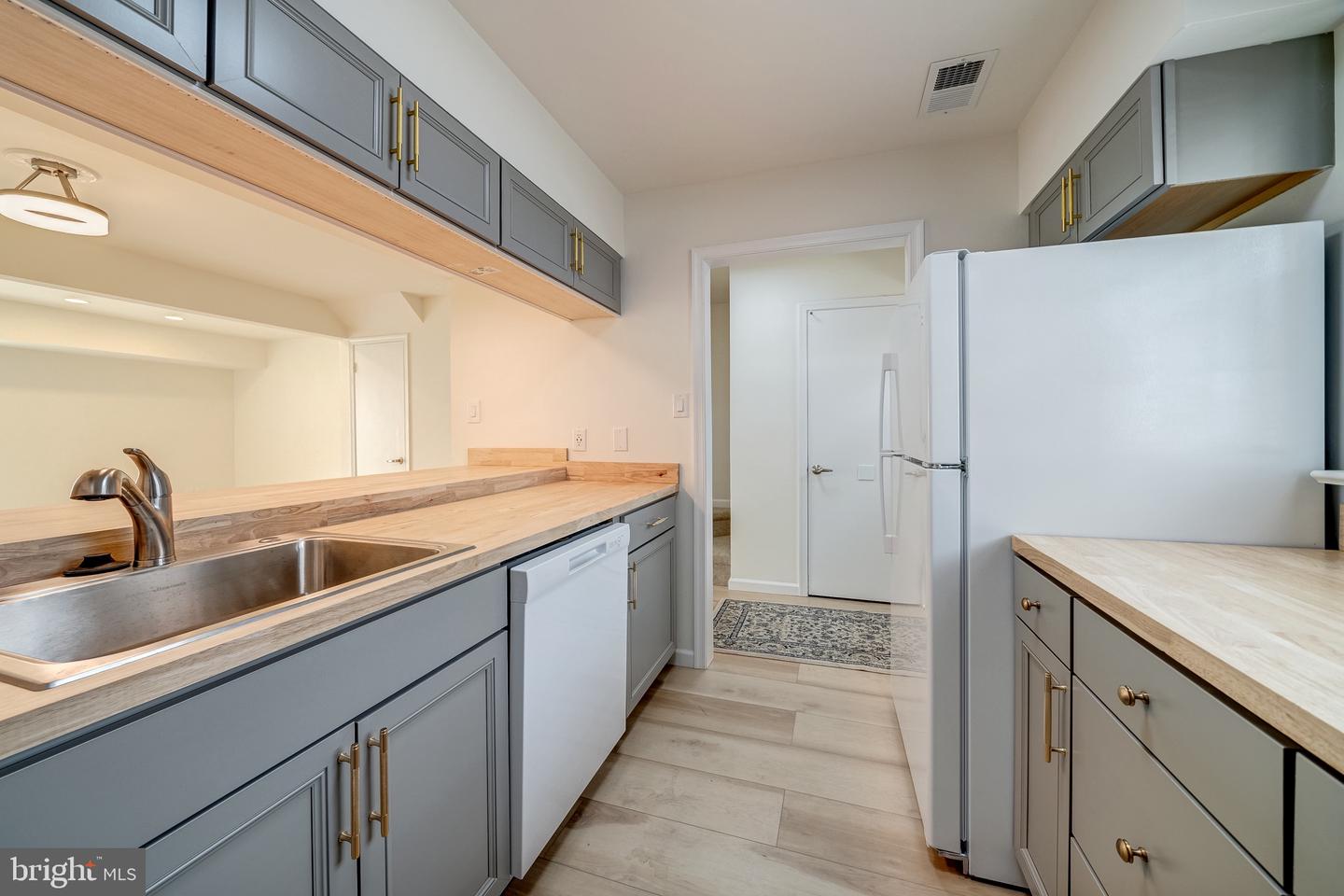 14419 COOL OAK LN, CENTREVILLE, Virginia 20121, 2 Bedrooms Bedrooms, ,1 BathroomBathrooms,Residential,For sale,14419 COOL OAK LN,VAFX2239456 MLS # VAFX2239456