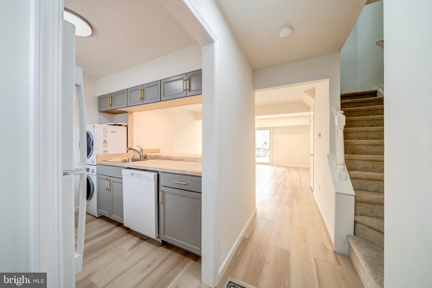14419 COOL OAK LN, CENTREVILLE, Virginia 20121, 2 Bedrooms Bedrooms, ,1 BathroomBathrooms,Residential,For sale,14419 COOL OAK LN,VAFX2239456 MLS # VAFX2239456