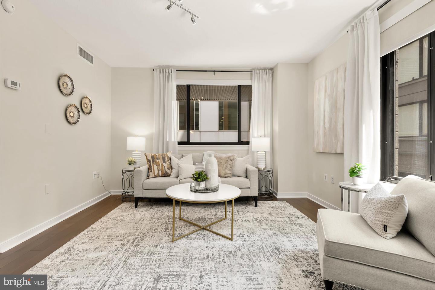 1010 MASSACHUSETTS AVE NW #211, WASHINGTON, District Of Columbia 20001, 1 Bedroom Bedrooms, ,1 BathroomBathrooms,Residential,For sale,1010 MASSACHUSETTS AVE NW #211,DCDC2199756 MLS # DCDC2199756