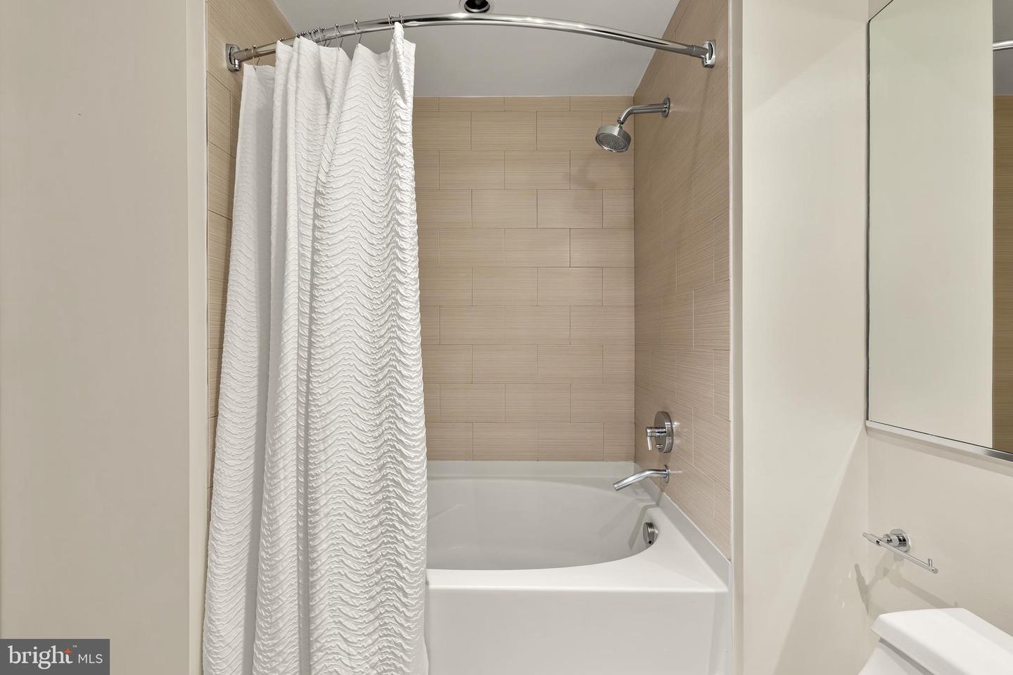 1010 MASSACHUSETTS AVE NW #211, WASHINGTON, District Of Columbia 20001, 1 Bedroom Bedrooms, ,1 BathroomBathrooms,Residential,For sale,1010 MASSACHUSETTS AVE NW #211,DCDC2199756 MLS # DCDC2199756