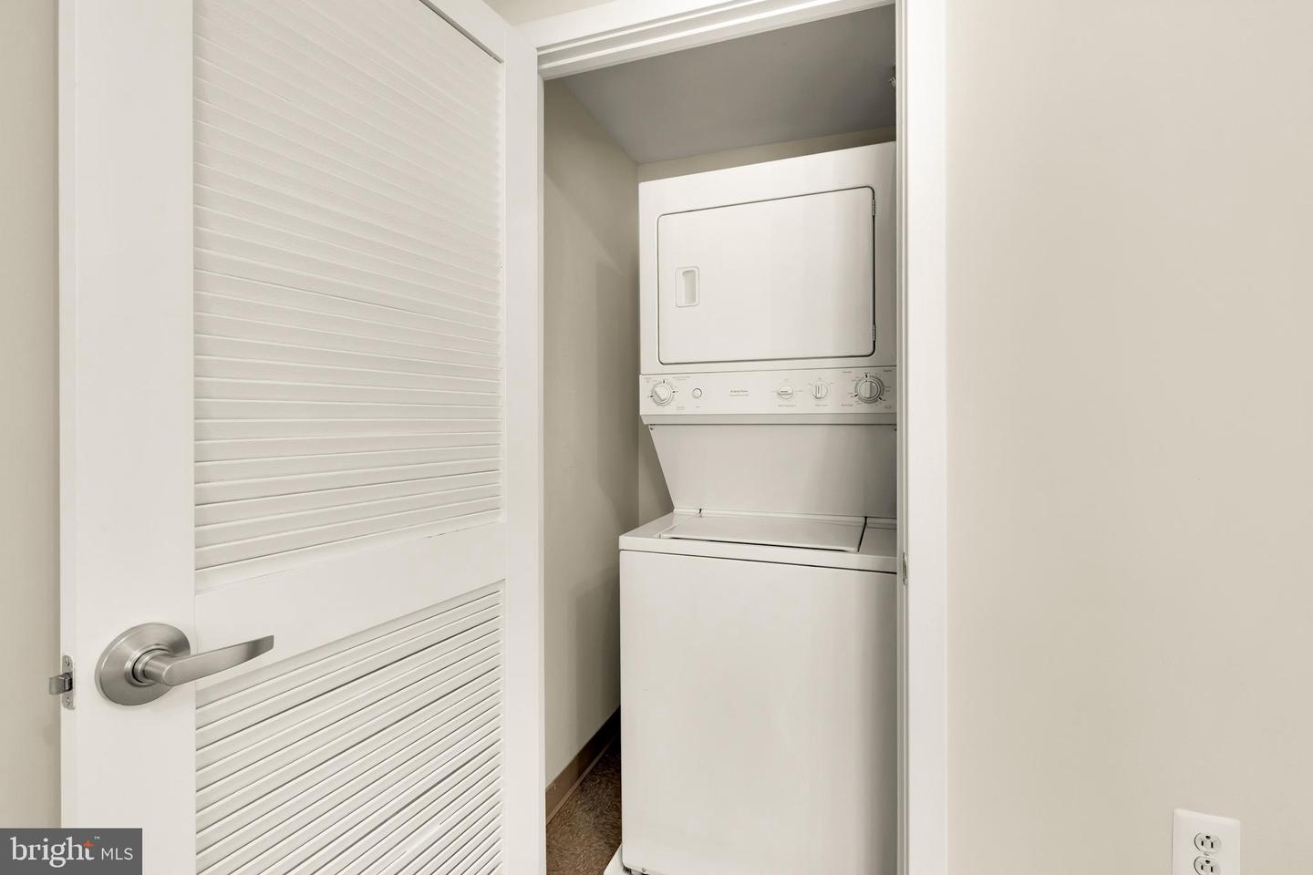 1010 MASSACHUSETTS AVE NW #211, WASHINGTON, District Of Columbia 20001, 1 Bedroom Bedrooms, ,1 BathroomBathrooms,Residential,For sale,1010 MASSACHUSETTS AVE NW #211,DCDC2199756 MLS # DCDC2199756