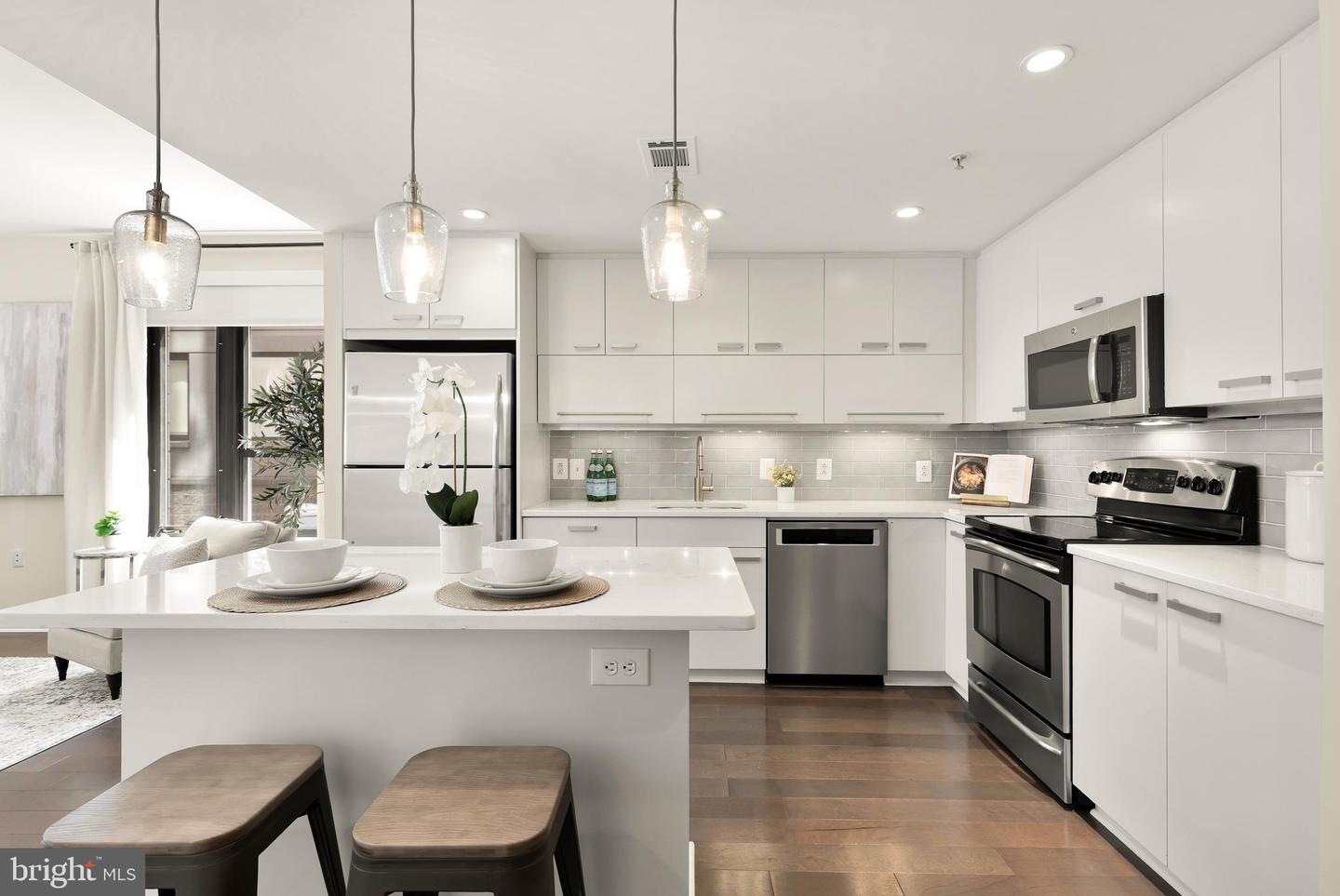 1010 MASSACHUSETTS AVE NW #211, WASHINGTON, District Of Columbia 20001, 1 Bedroom Bedrooms, ,1 BathroomBathrooms,Residential,For sale,1010 MASSACHUSETTS AVE NW #211,DCDC2199756 MLS # DCDC2199756