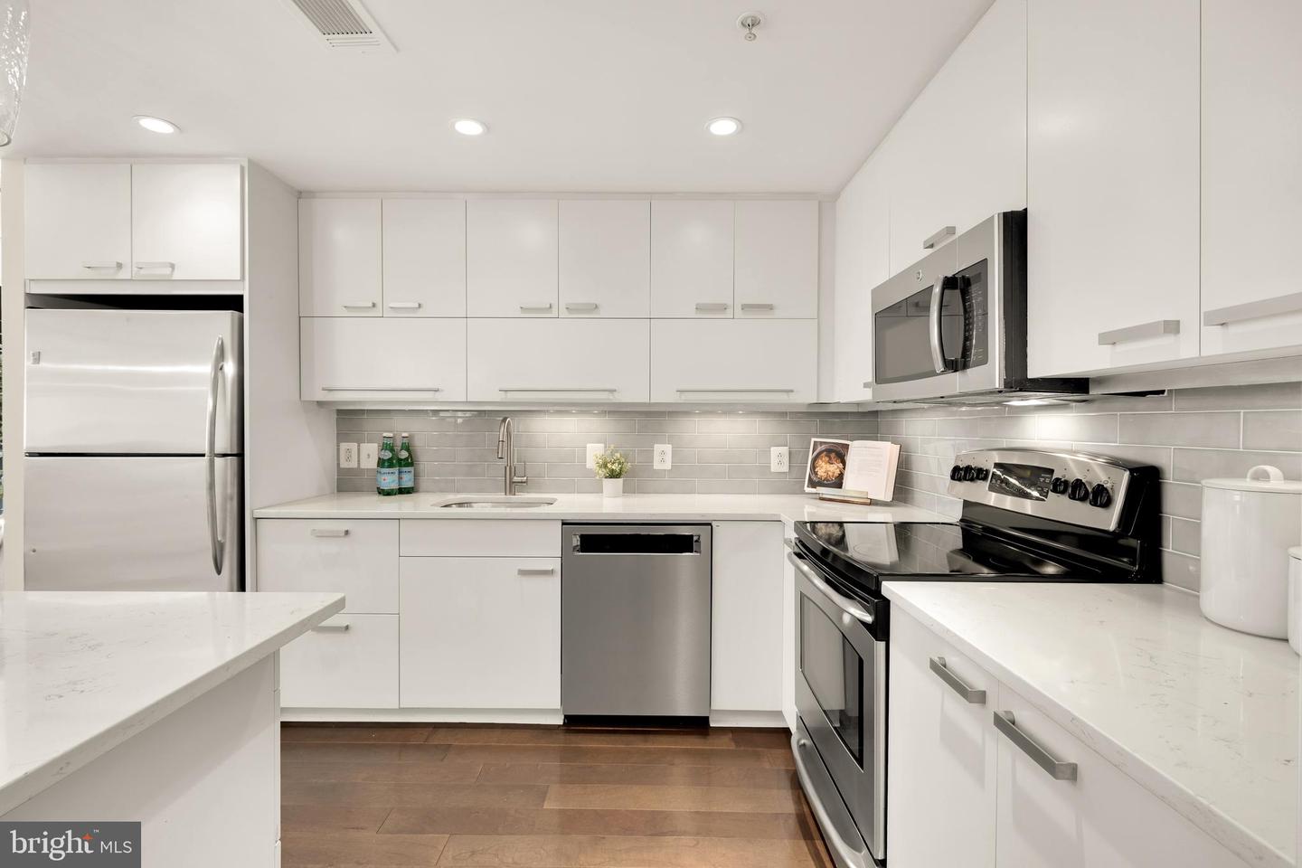 1010 MASSACHUSETTS AVE NW #211, WASHINGTON, District Of Columbia 20001, 1 Bedroom Bedrooms, ,1 BathroomBathrooms,Residential,For sale,1010 MASSACHUSETTS AVE NW #211,DCDC2199756 MLS # DCDC2199756