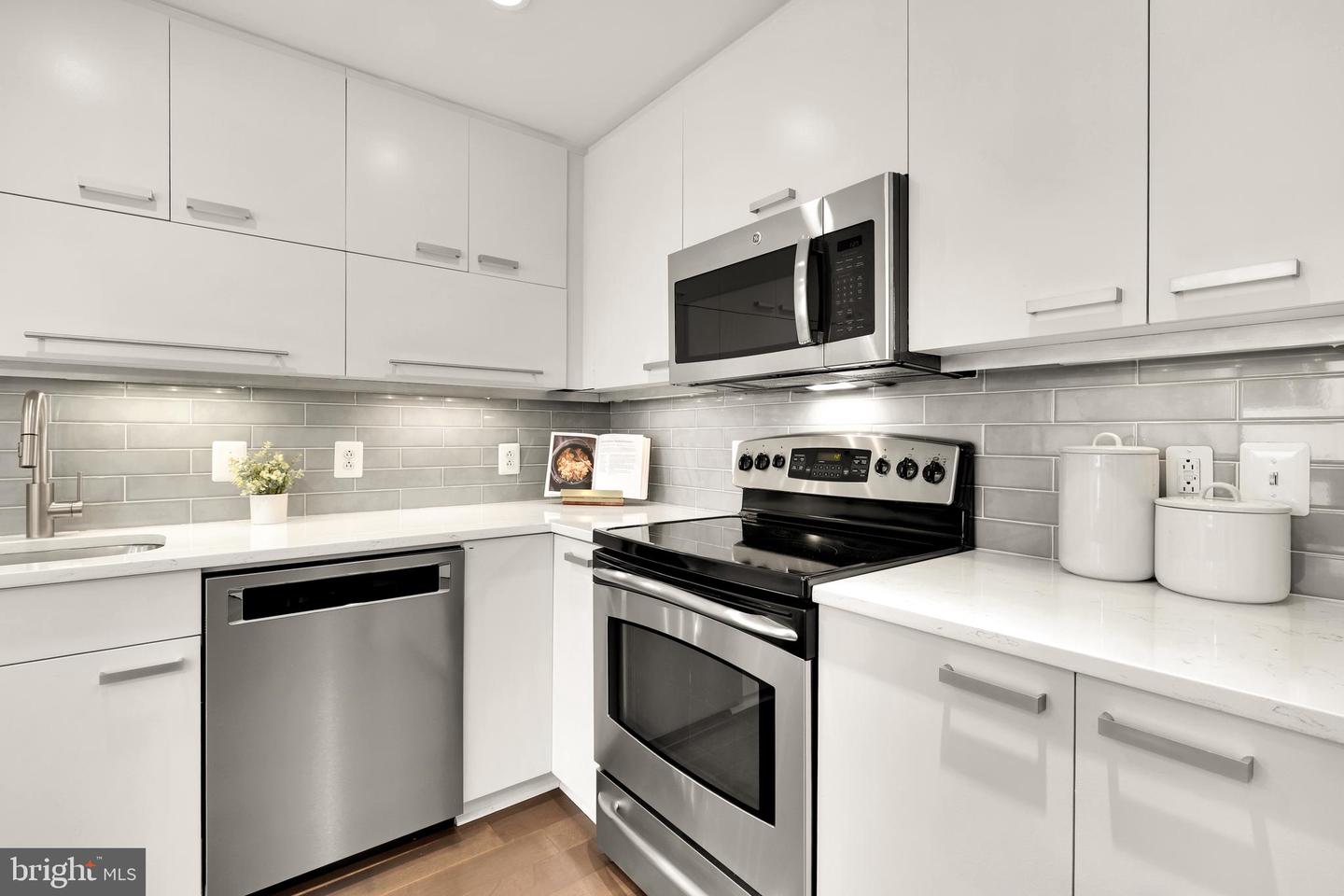 1010 MASSACHUSETTS AVE NW #211, WASHINGTON, District Of Columbia 20001, 1 Bedroom Bedrooms, ,1 BathroomBathrooms,Residential,For sale,1010 MASSACHUSETTS AVE NW #211,DCDC2199756 MLS # DCDC2199756