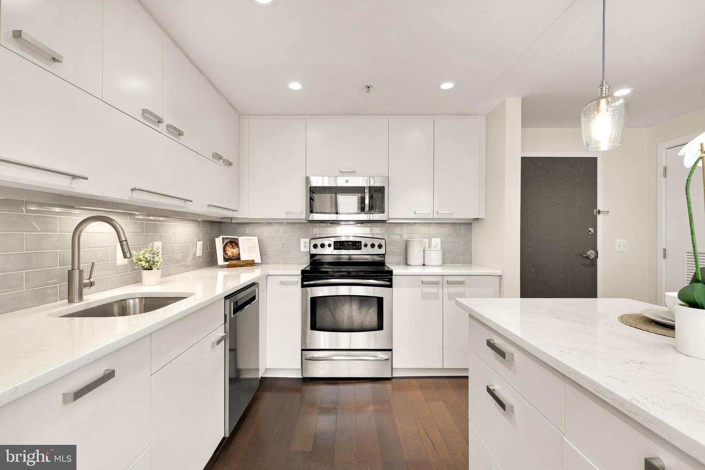 1010 MASSACHUSETTS AVE NW #211, WASHINGTON, District Of Columbia 20001, 1 Bedroom Bedrooms, ,1 BathroomBathrooms,Residential,For sale,1010 MASSACHUSETTS AVE NW #211,DCDC2199756 MLS # DCDC2199756