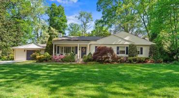 1104 LYNDALE DR, ALEXANDRIA, Virginia 22308, 4 Bedrooms Bedrooms, ,4 BathroomsBathrooms,Residential,For sale,1104 LYNDALE DR,VAFX2239648 MLS # VAFX2239648