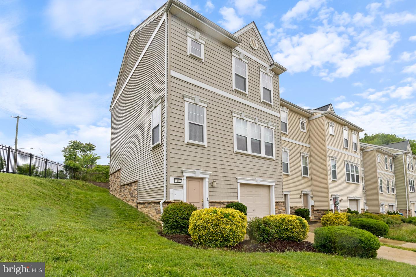 400 WOODCREST DR SE, WASHINGTON, District Of Columbia 20032, 3 Bedrooms Bedrooms, 3 Rooms Rooms,2 BathroomsBathrooms,Residential,For sale,400 WOODCREST DR SE,DCDC2200196 MLS # DCDC2200196