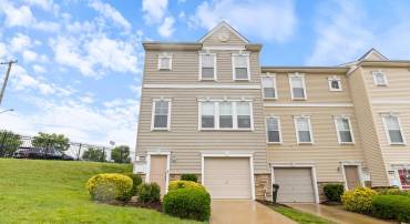 400 WOODCREST DR SE, WASHINGTON, District Of Columbia 20032, 3 Bedrooms Bedrooms, 3 Rooms Rooms,2 BathroomsBathrooms,Residential,For sale,400 WOODCREST DR SE,DCDC2200196 MLS # DCDC2200196