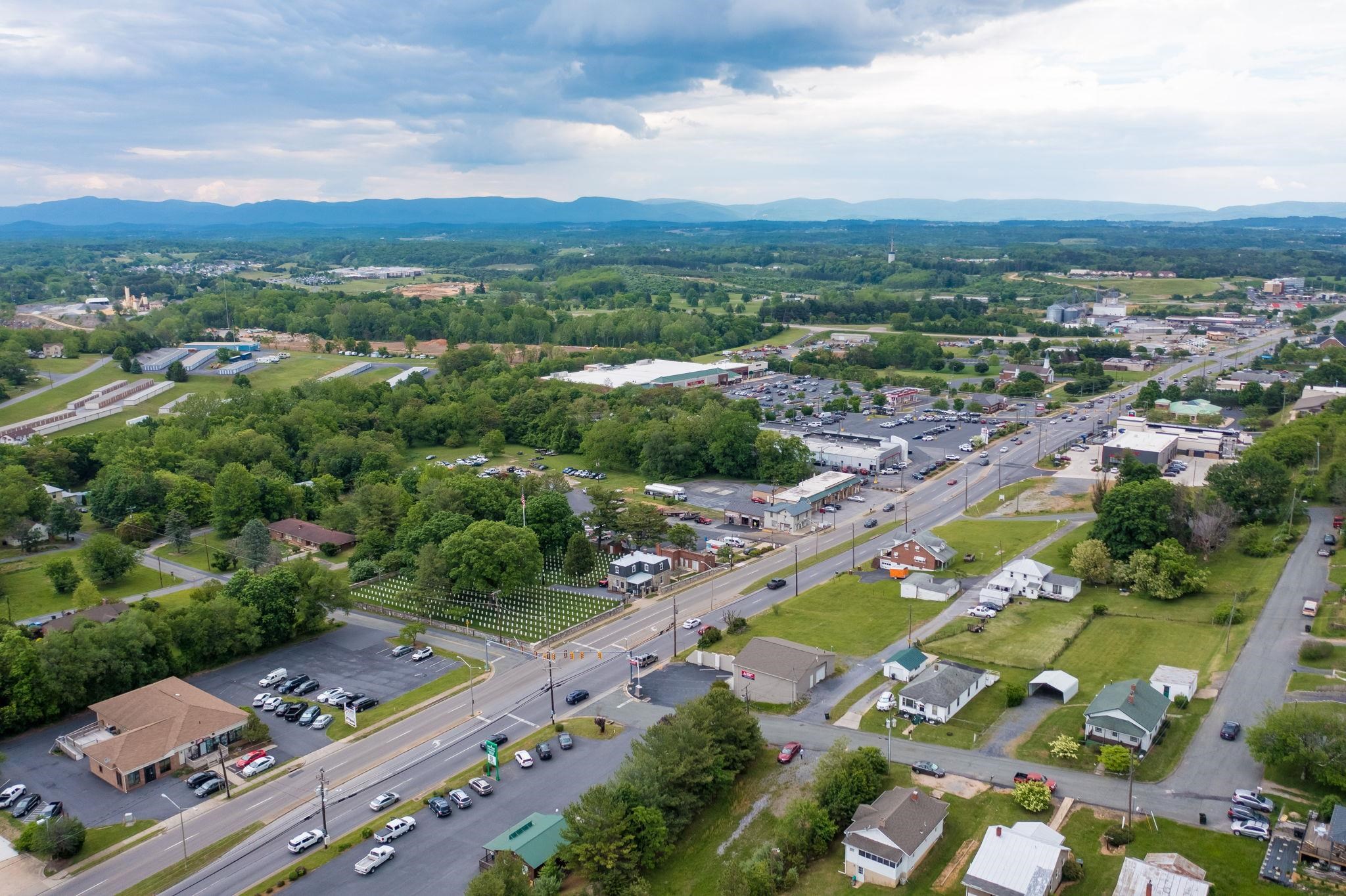902 RICHMOND AVE, STAUNTON, Virginia 24401, ,Commercial,902 RICHMOND AVE,664421 MLS # 664421
