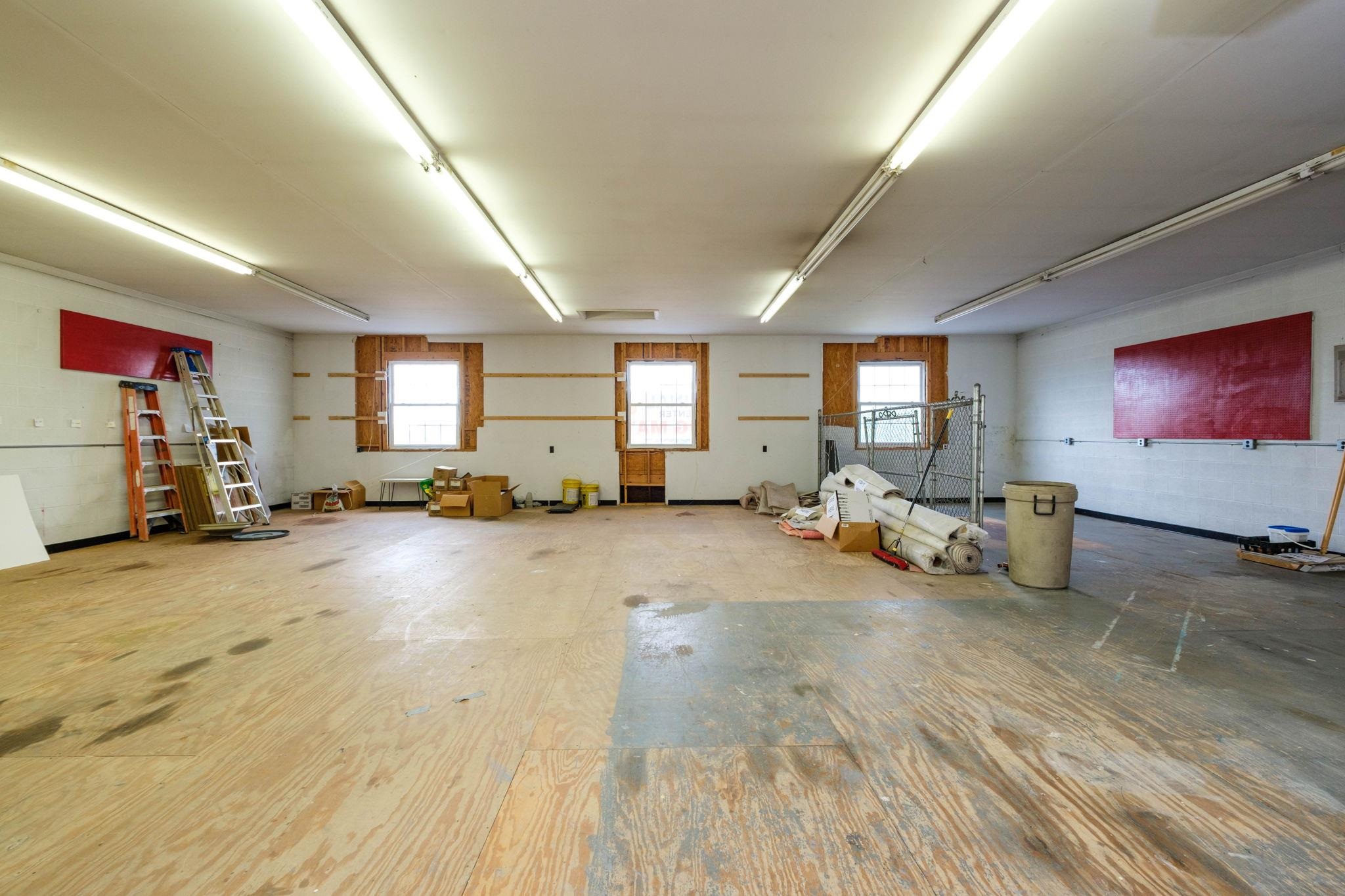 902 RICHMOND AVE, STAUNTON, Virginia 24401, ,Commercial,902 RICHMOND AVE,664421 MLS # 664421