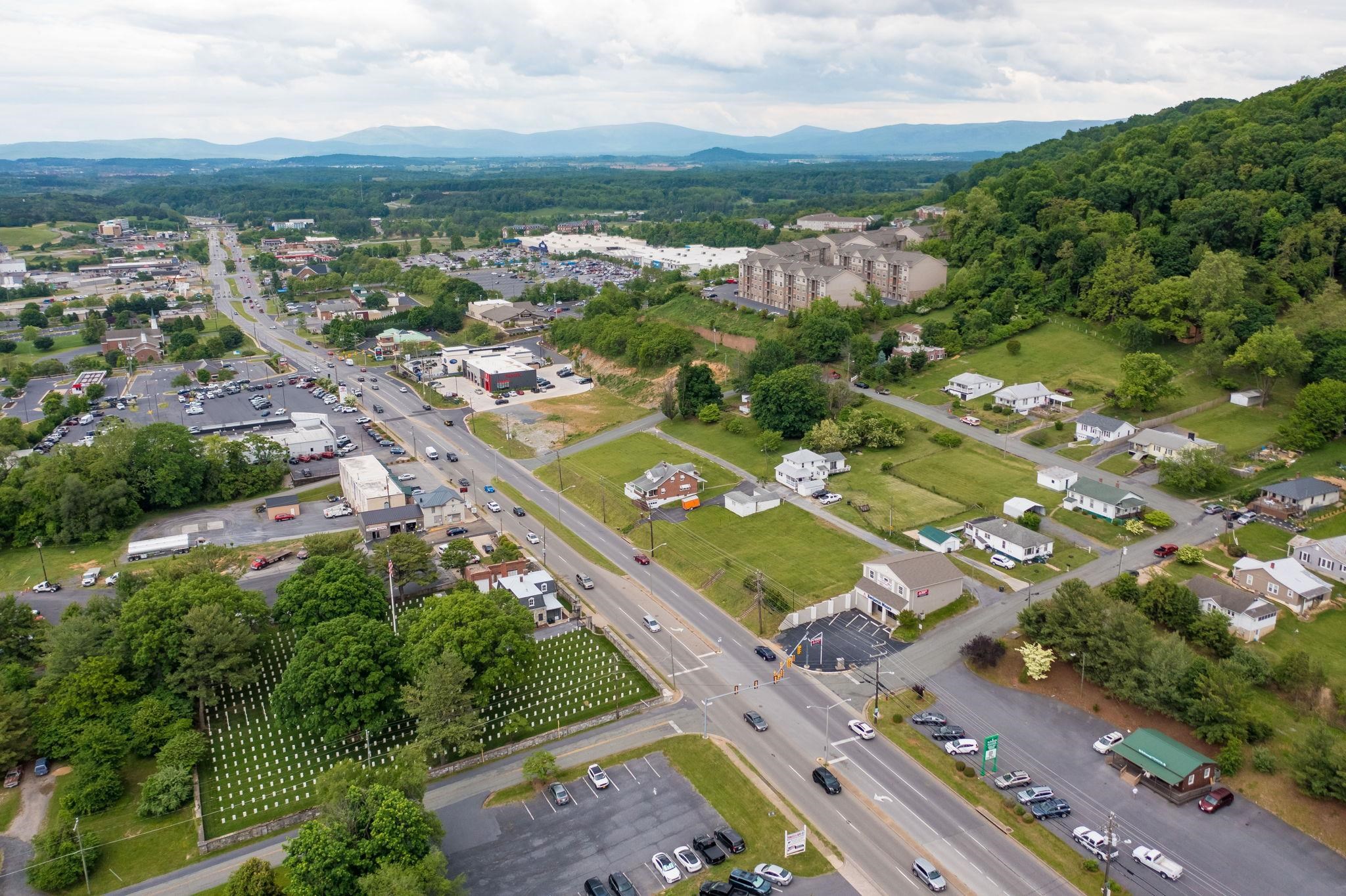 902 RICHMOND AVE, STAUNTON, Virginia 24401, ,Commercial,902 RICHMOND AVE,664421 MLS # 664421