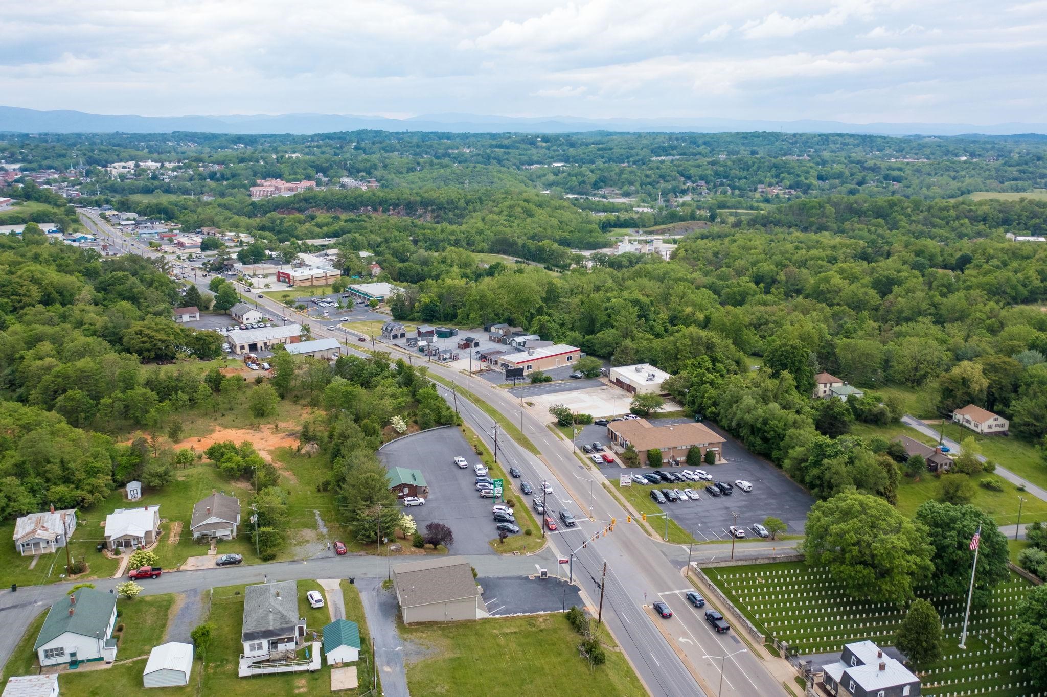 902 RICHMOND AVE, STAUNTON, Virginia 24401, ,Commercial,902 RICHMOND AVE,664421 MLS # 664421